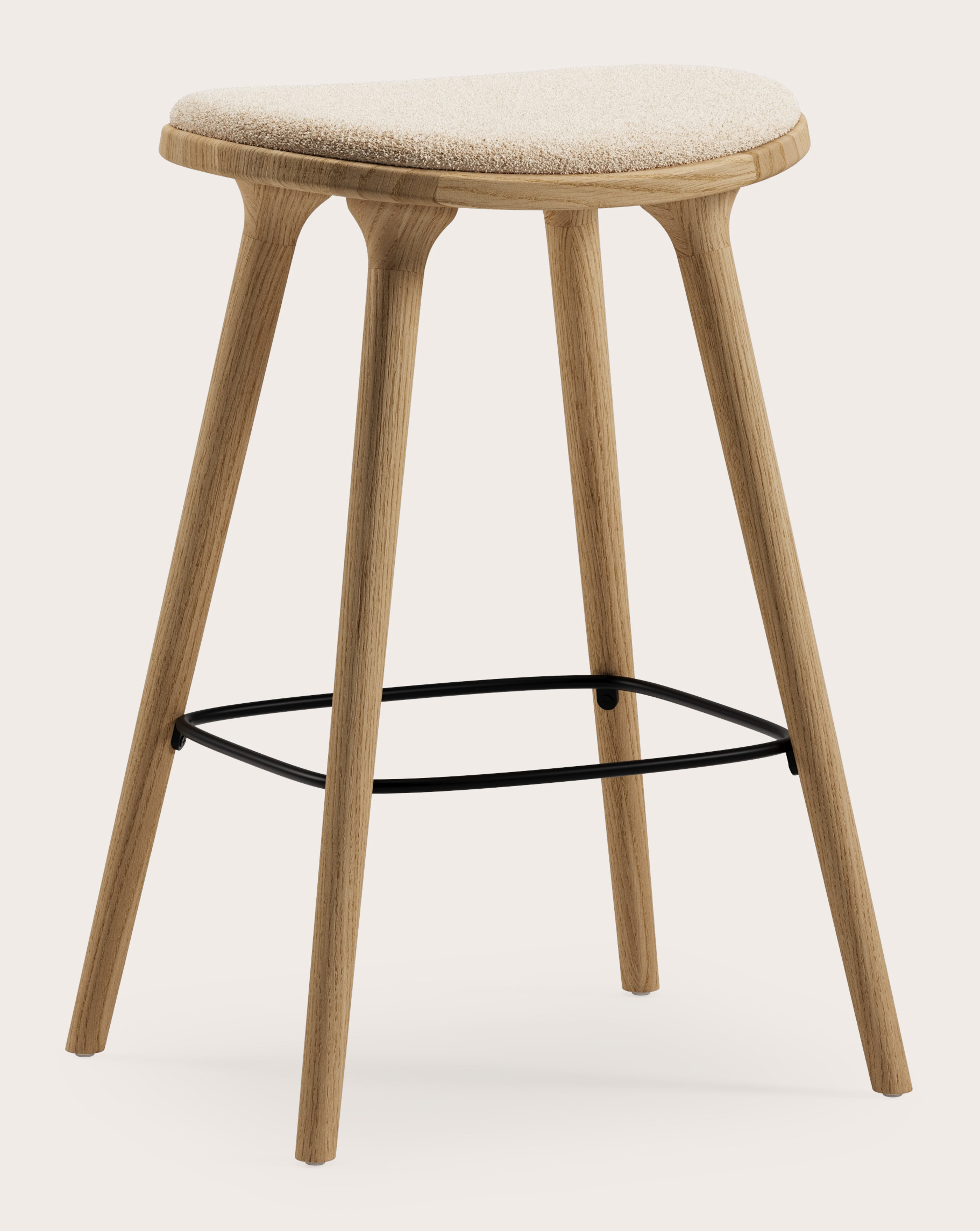 Olbia lage barstoel in massieve natuurkleurige eik met zitting in Aria stof Beige