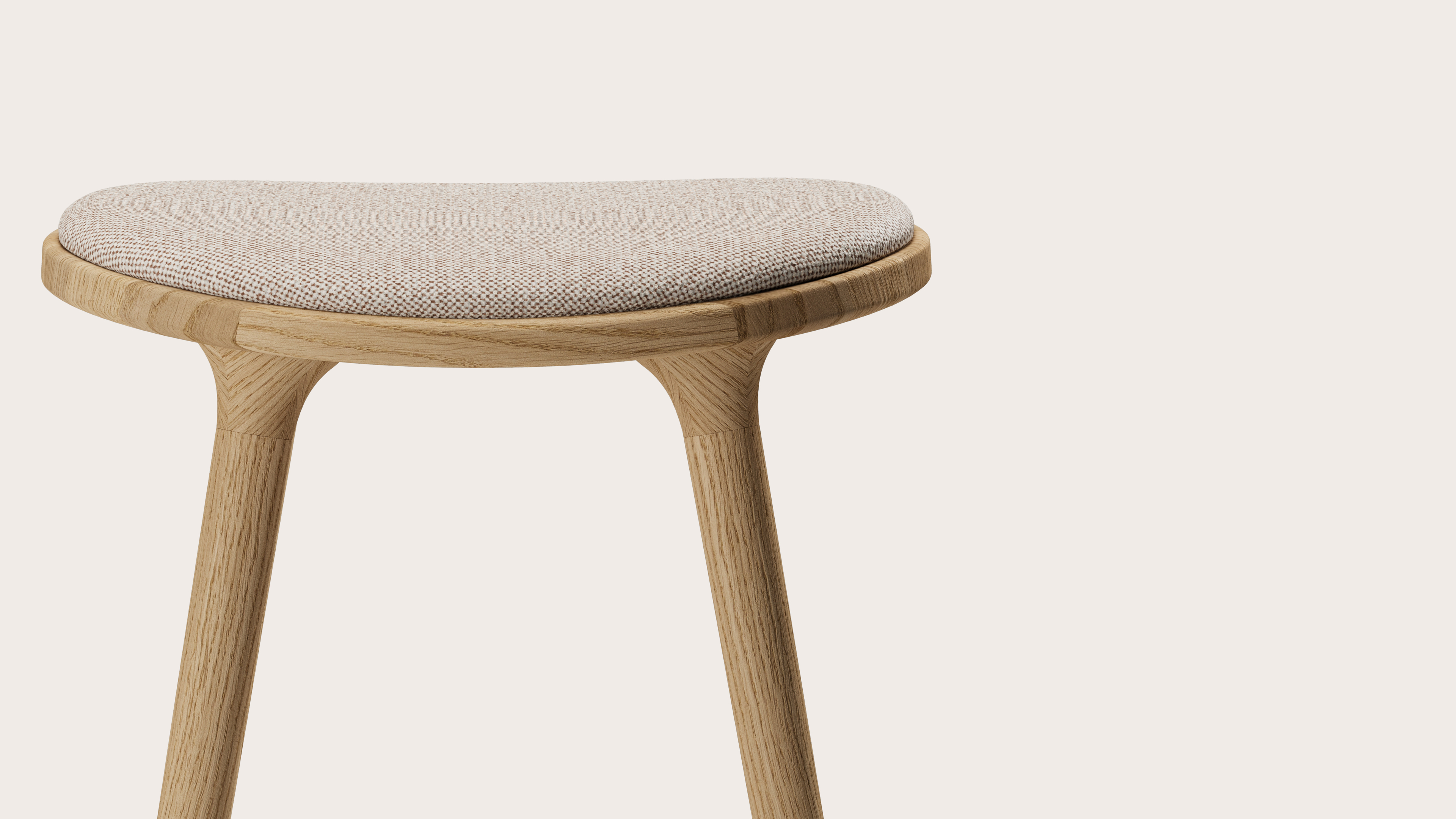 Tabouret de bar haute Olbia en chêne couleur naturelle massif avec assise en Brio tissu Beige