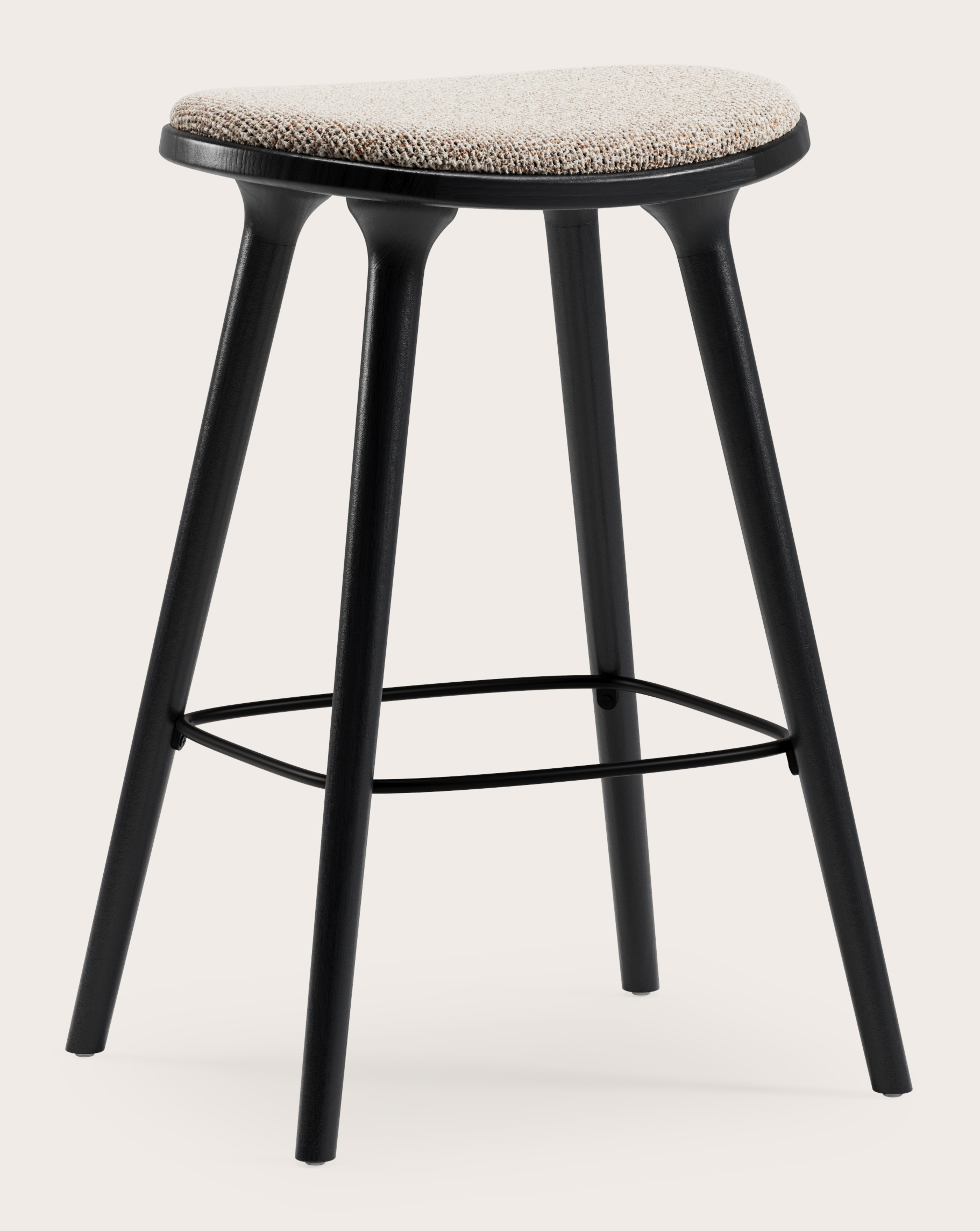 Tabouret de bar basse Olbia en chêne noir massif avec assise en Fresco tissu Caramel