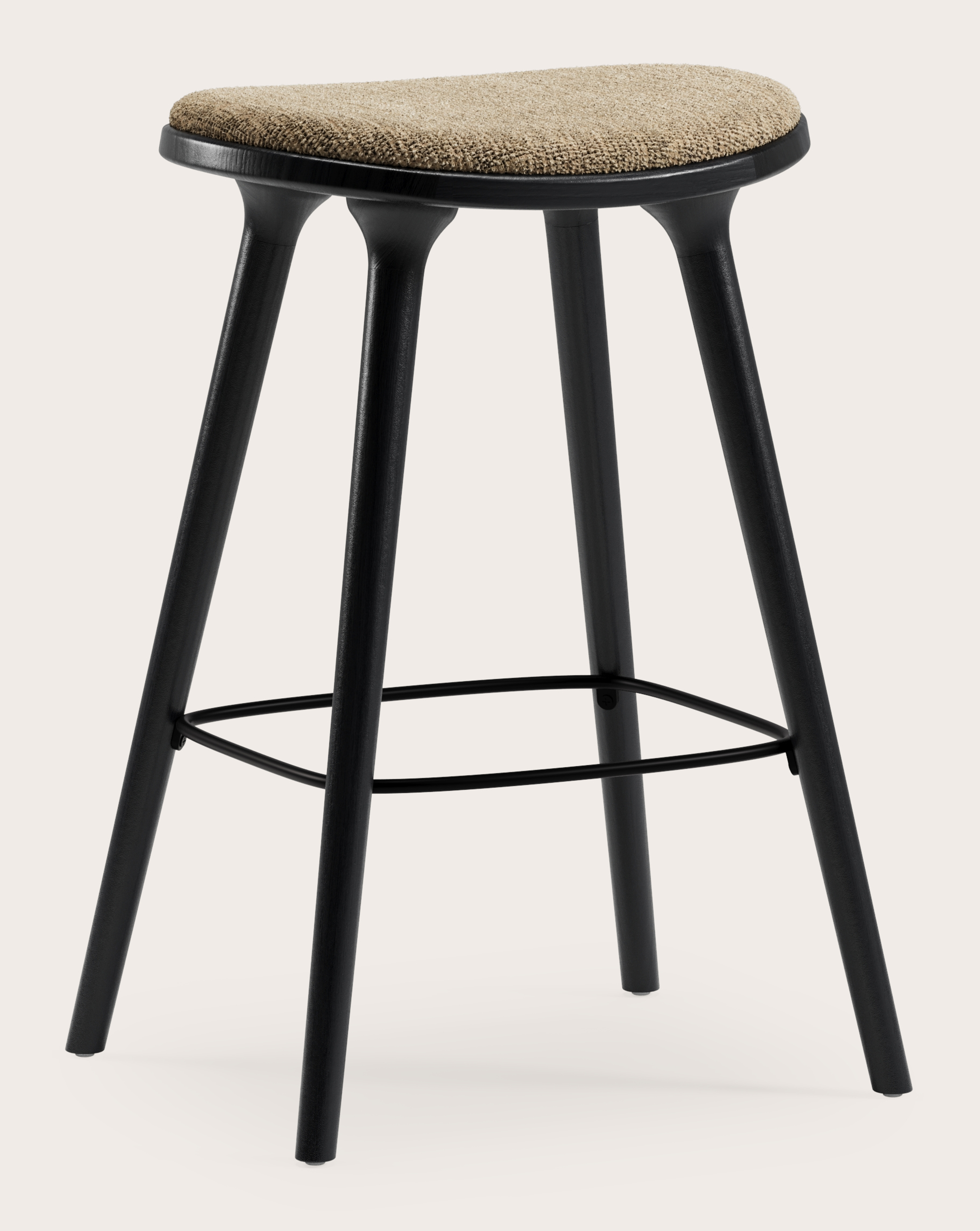 Tabouret de bar basse Olbia en en chêne massif noir avec assise en Poco tissu Dark Taupe