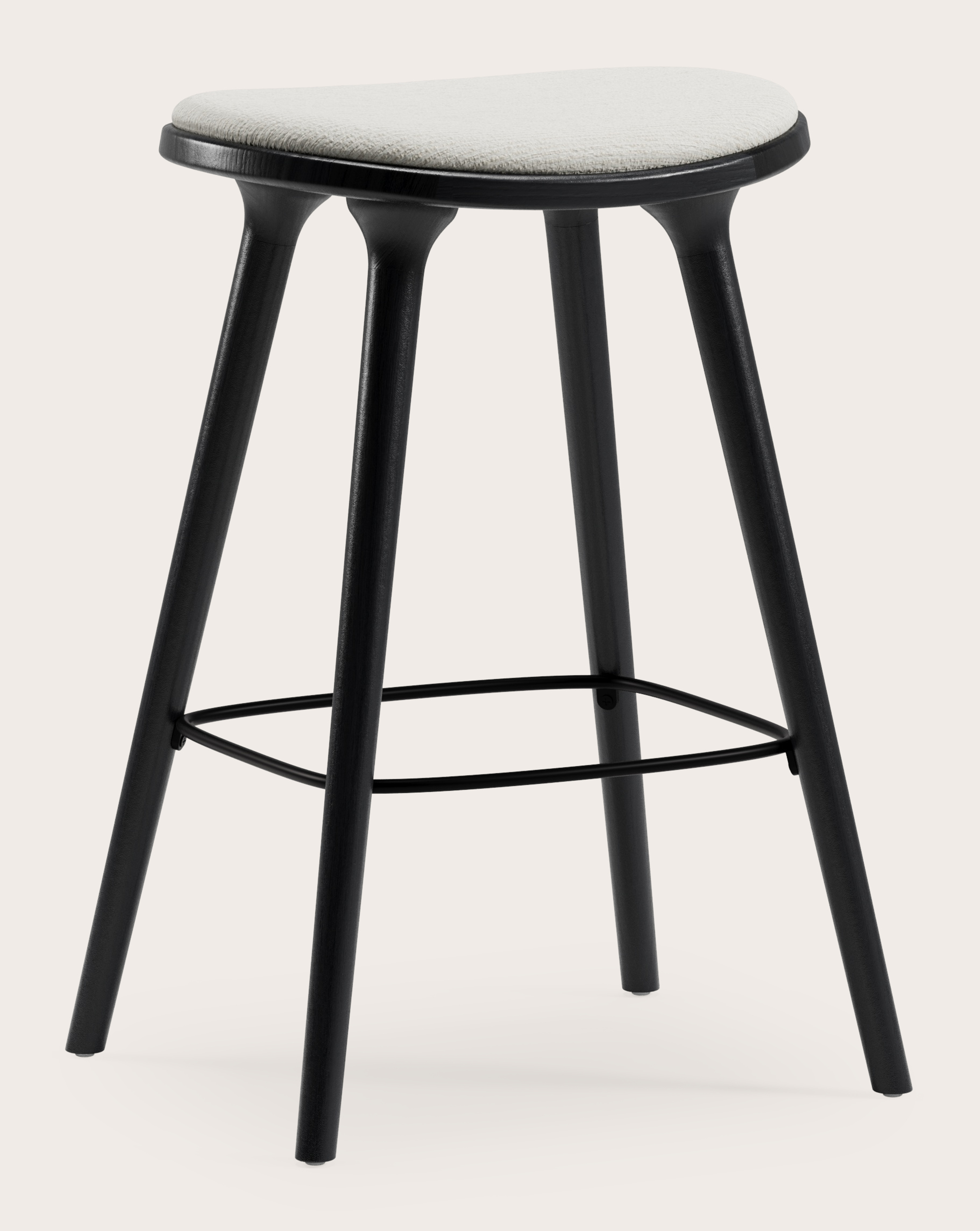 Tabouret de bar basse Olbia en chêne massif noir avec assise en Avena tissu Pearl