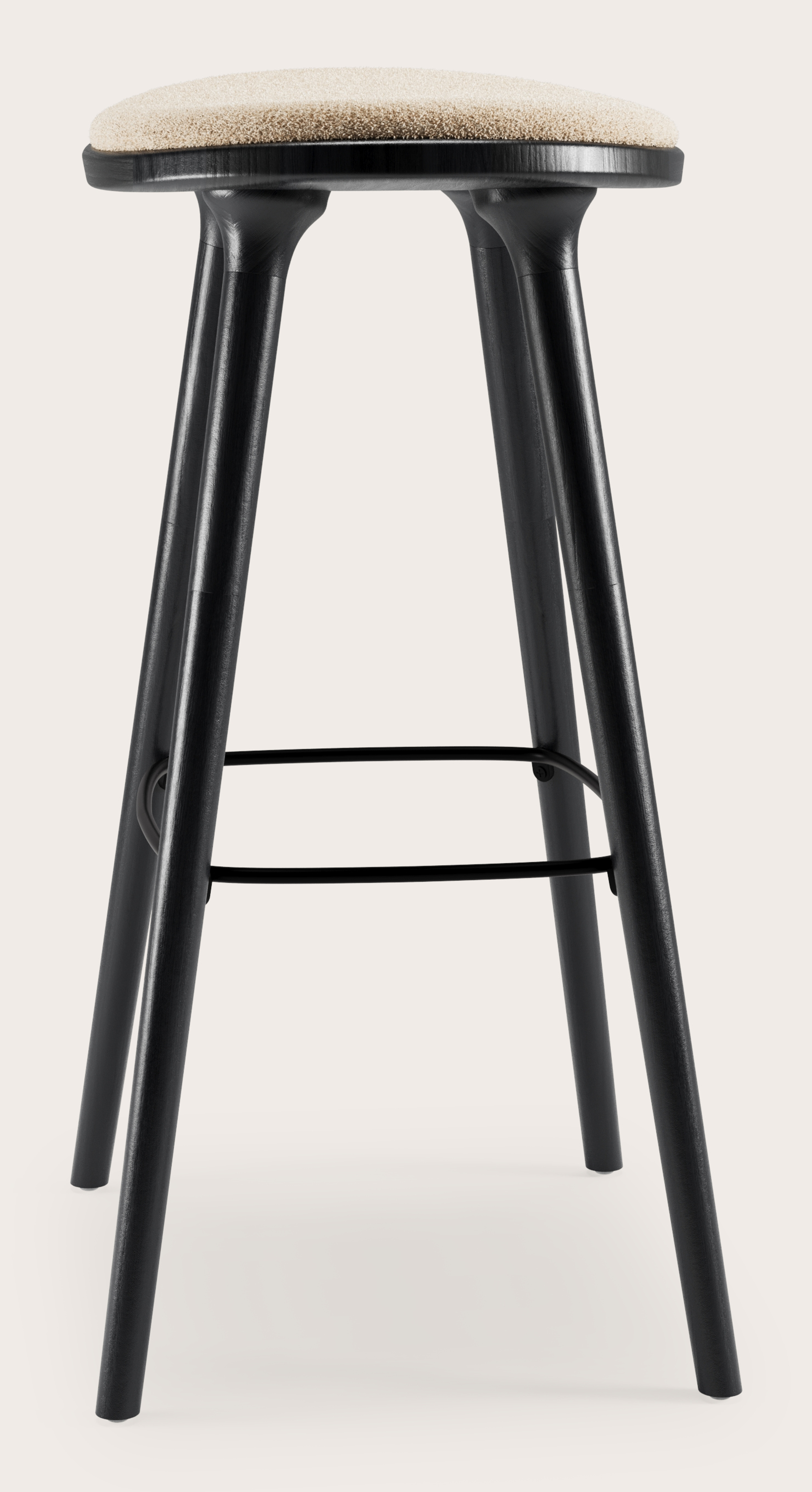 Tabouret de bar haute Olbia en chêne noir massif avec assise en Aria tissu Beige