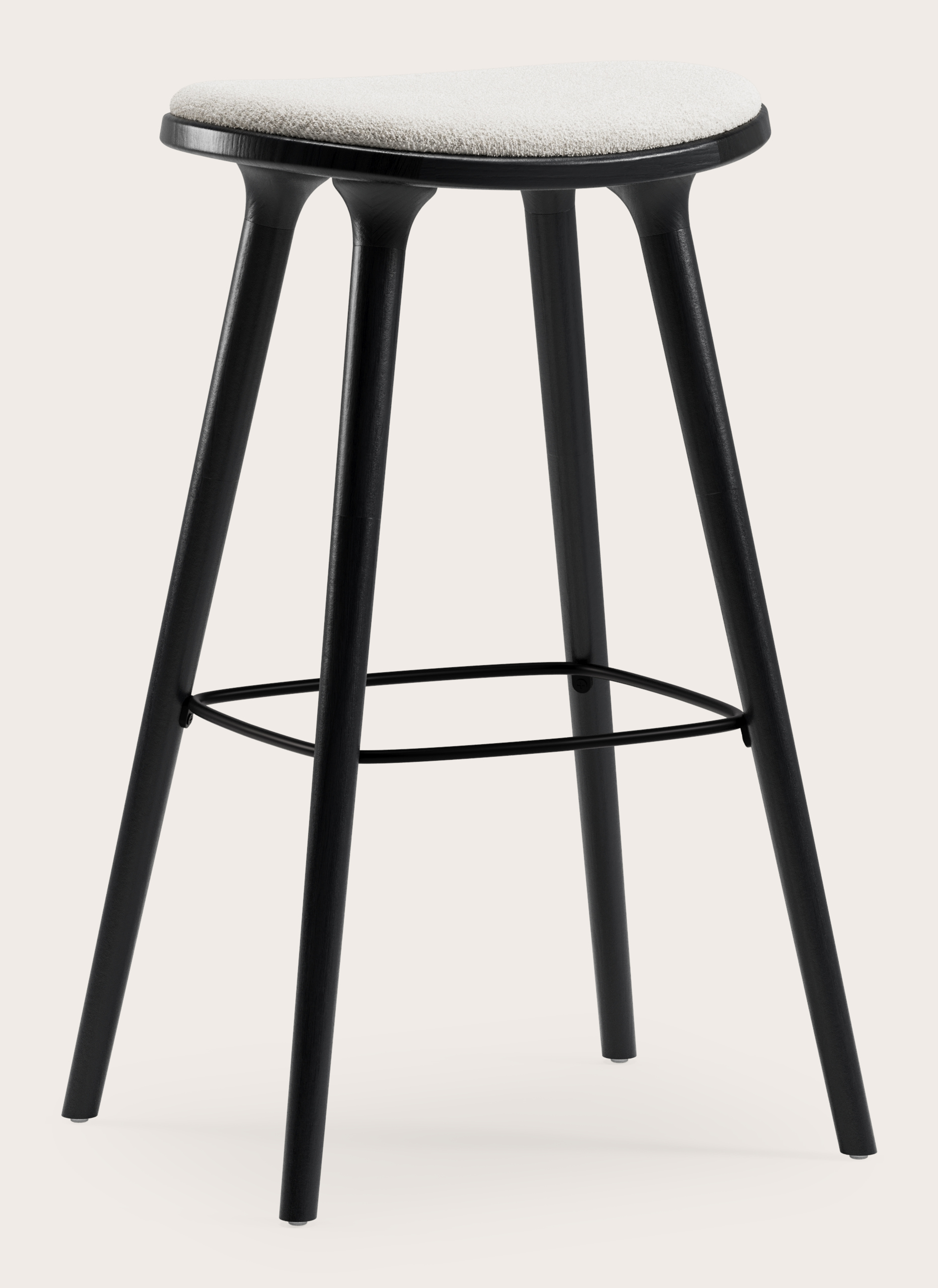 Tabouret de bar haute Olbia en chêne noir massif avec assise en Nova tissu Pearl