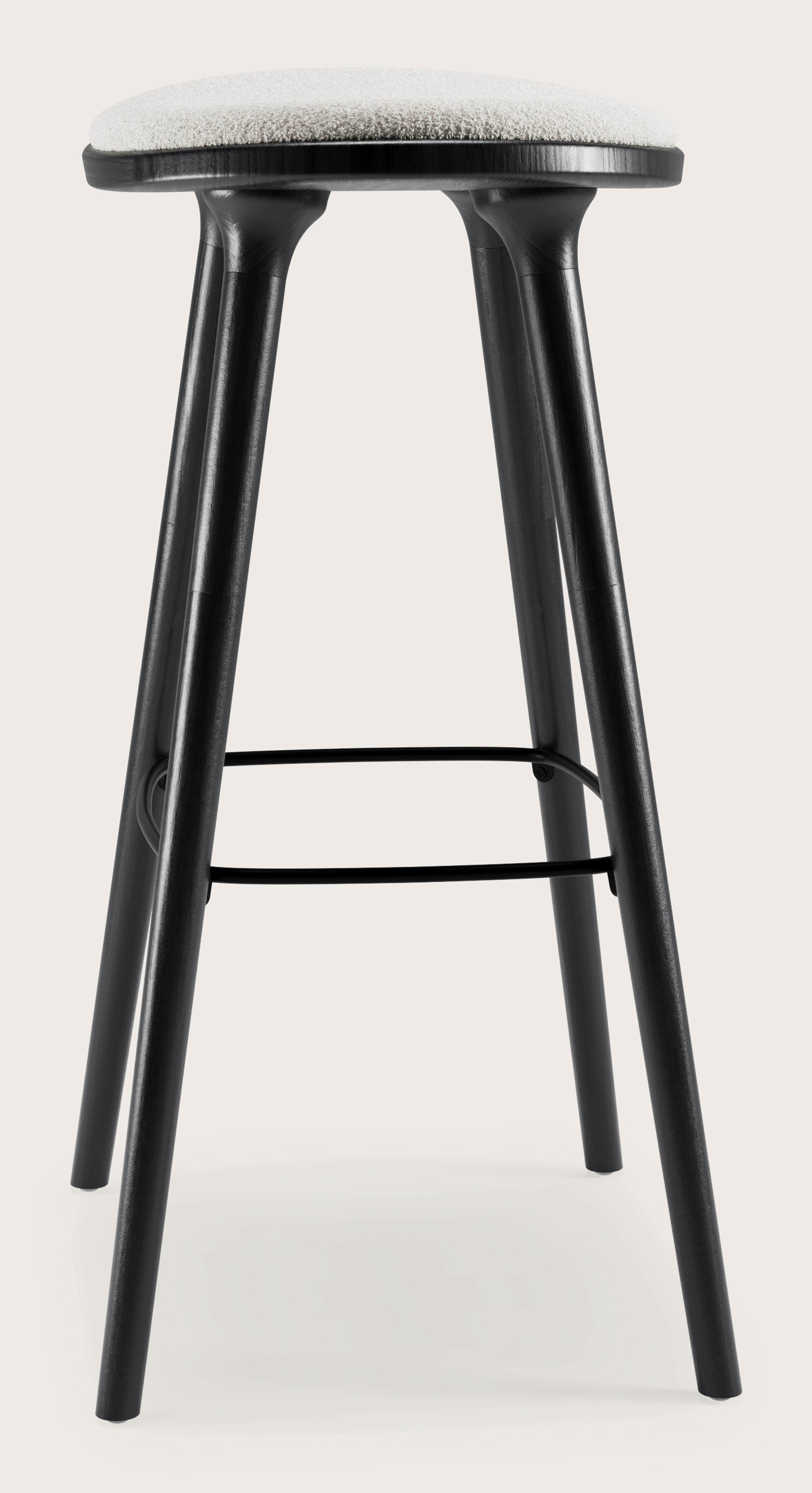 Tabouret de bar haute Olbia en chêne noir massif avec assise en Nova tissu Pearl
