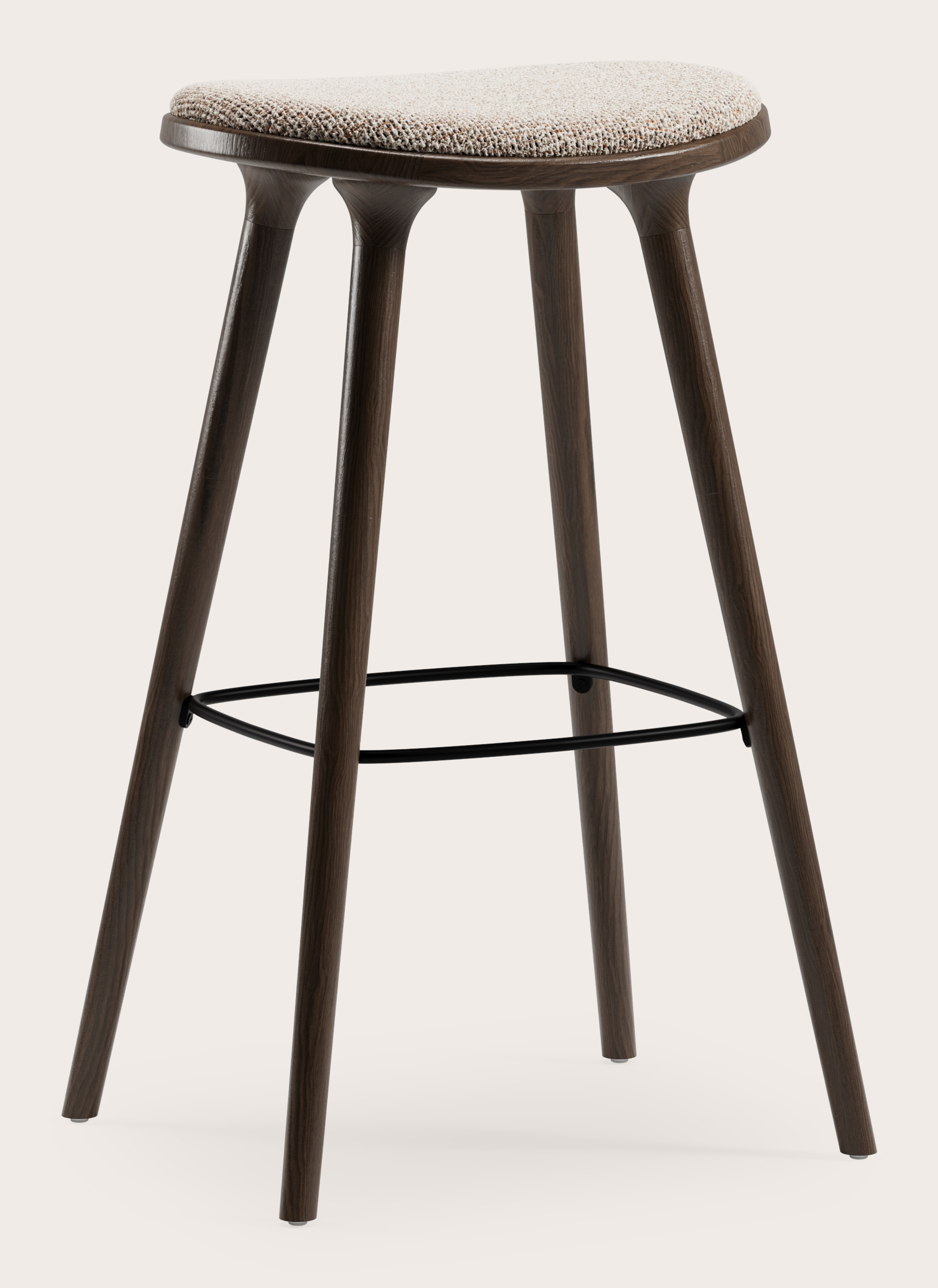 Tabouret de bar haute Olbia en chêne fumé massif avec assise en Fresco tissu Caramel