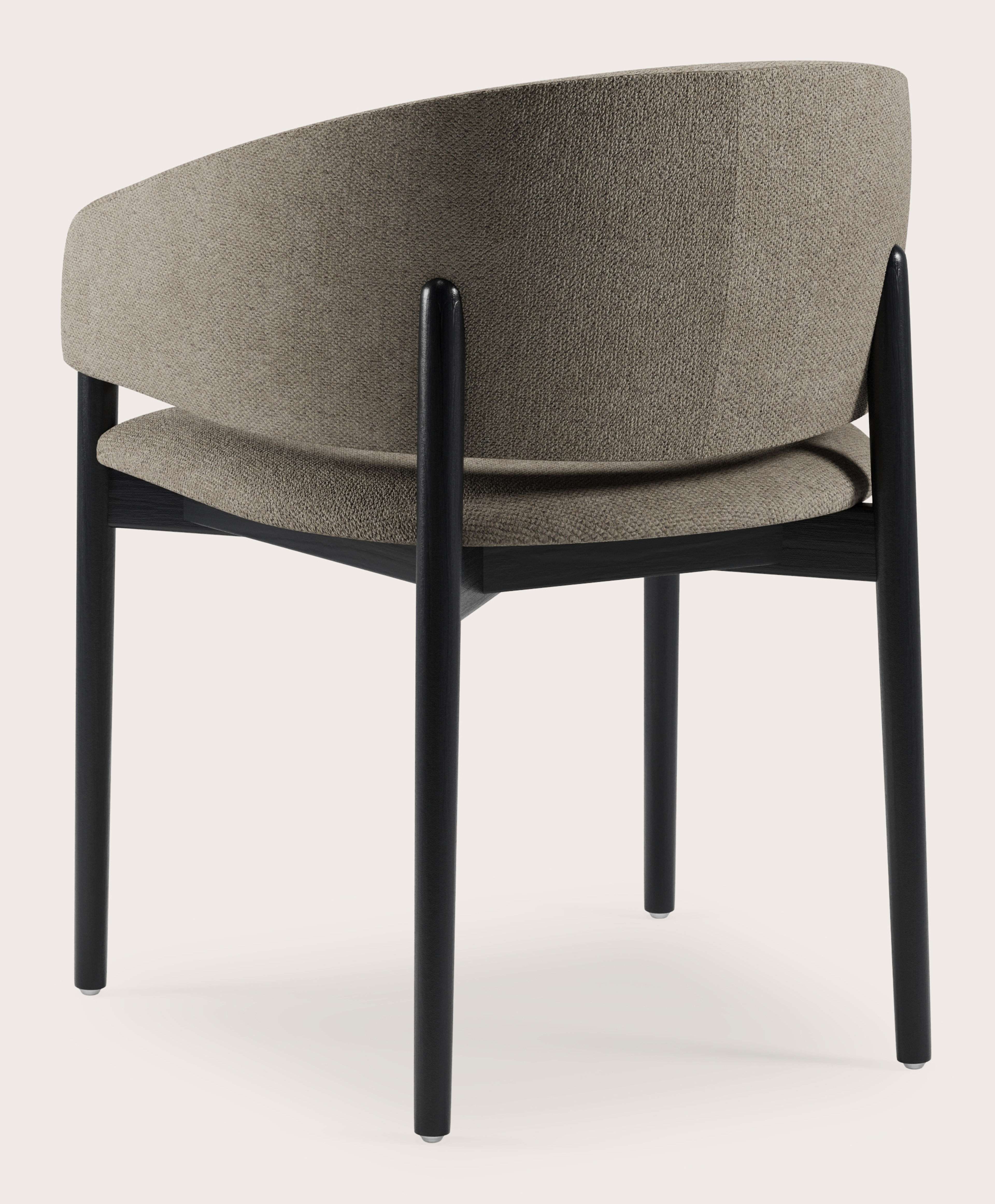 Comino armstoel in Volti stof Truffle met stoelpoot in zwarte eik