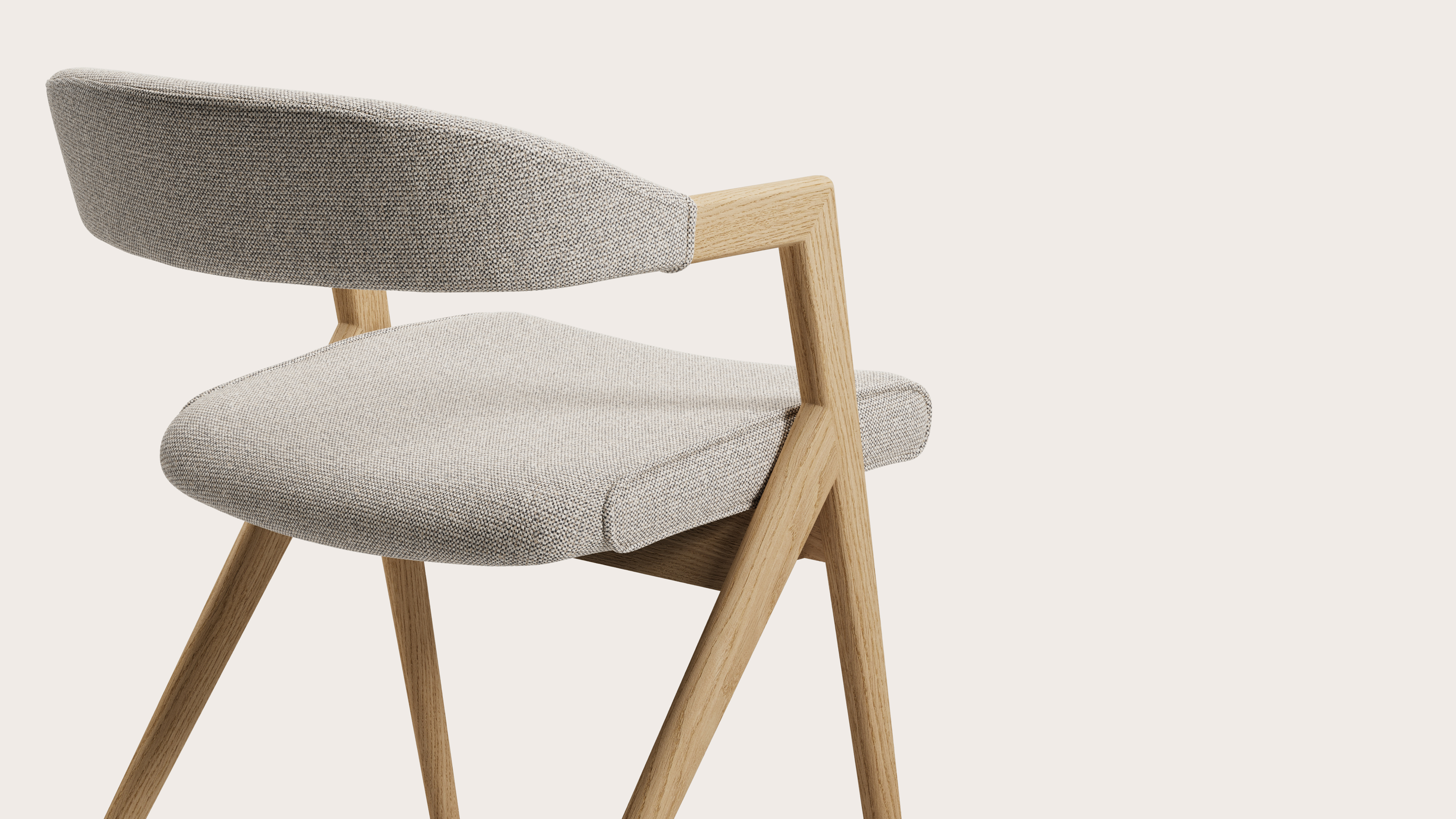 Roveto armstoel in Brio stof Natural met stoelpoot in natuurkleurige eik