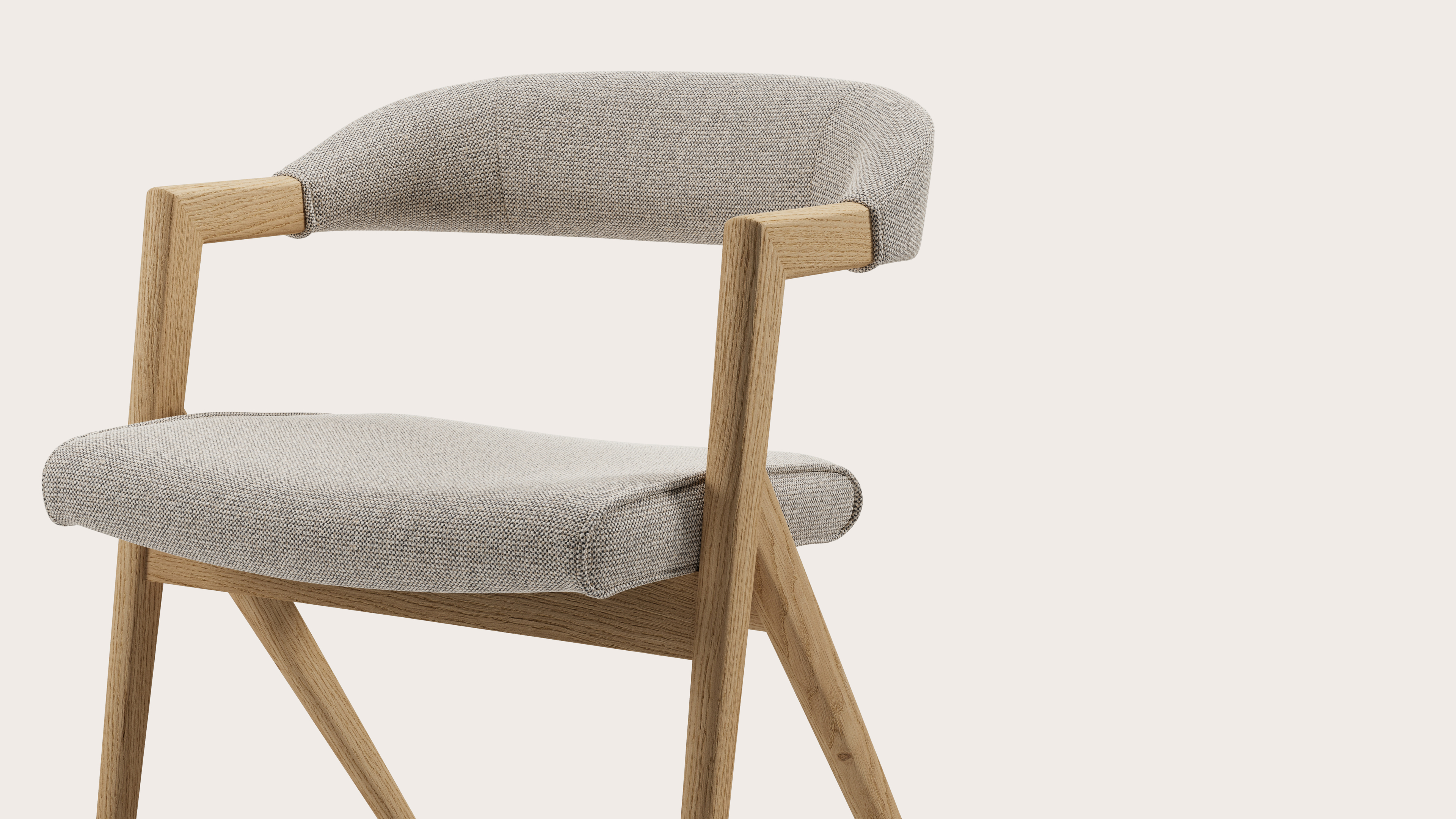 Roveto armstoel in Brio stof Natural met stoelpoot in natuurkleurige eik
