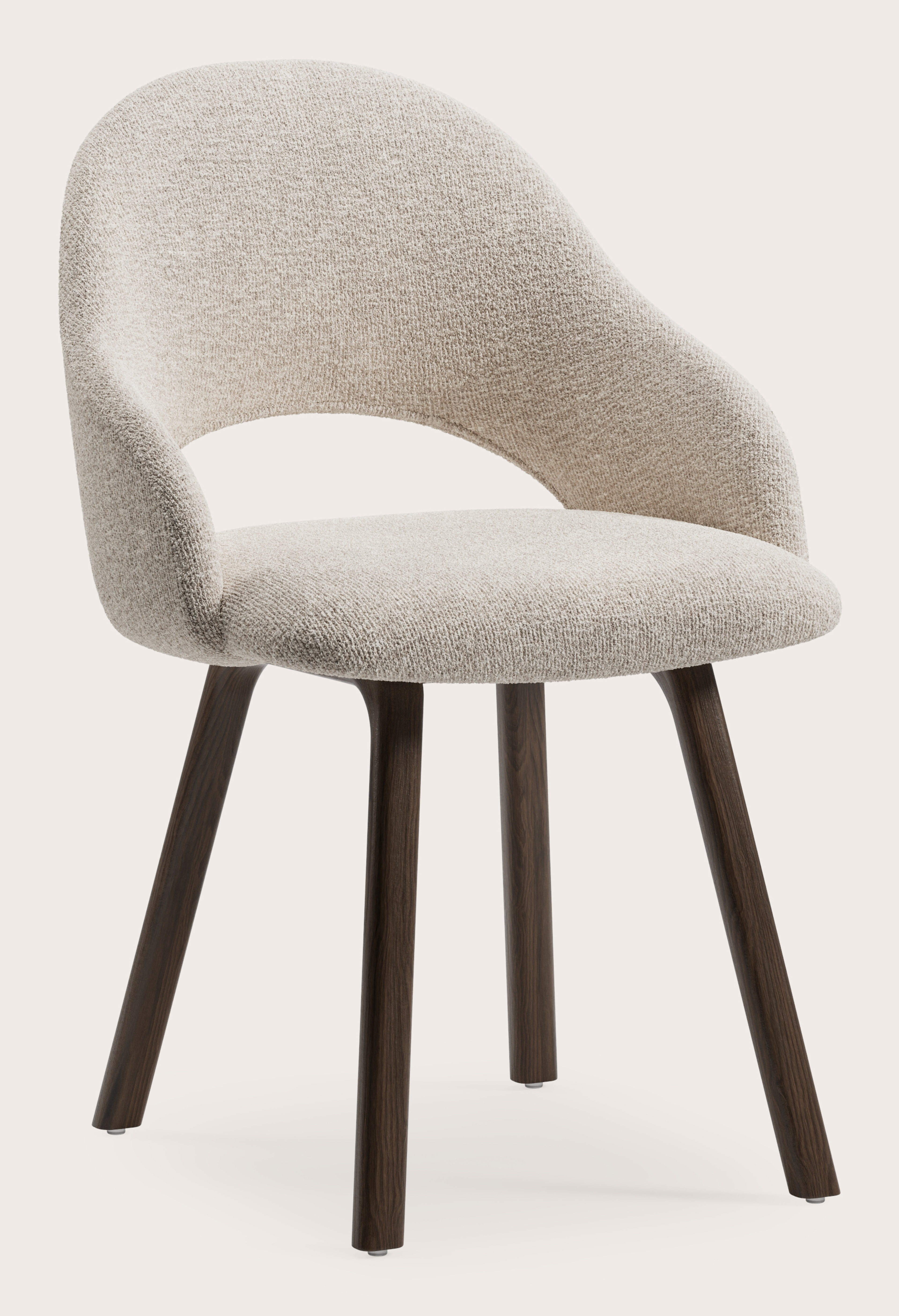 Gaudio armstoel in Nova stof Almond met stoelpoot in gerookte eik