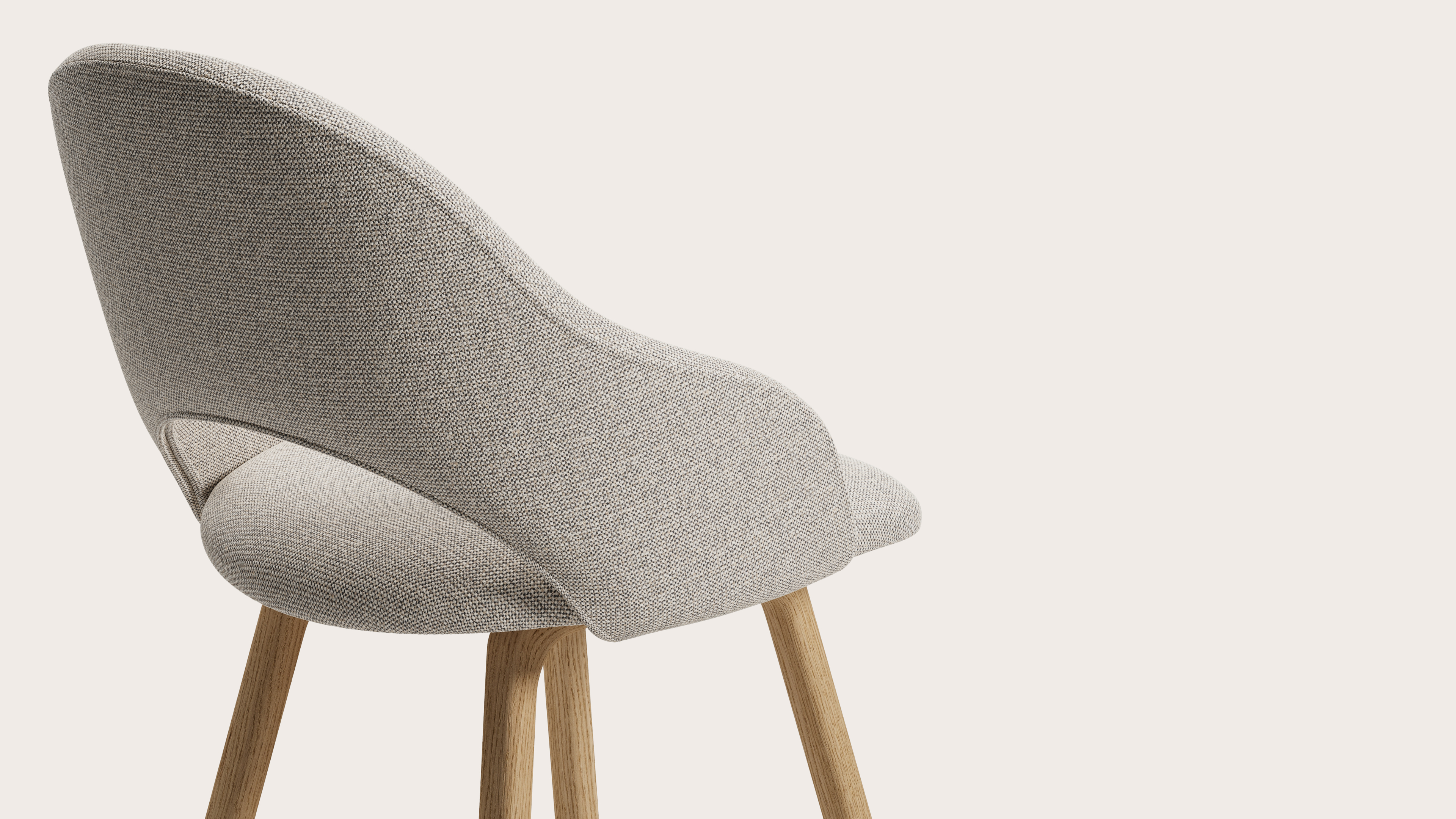 Gaudio armstoel in Brio stof Natural met stoelpoot in natuurkleurige eik