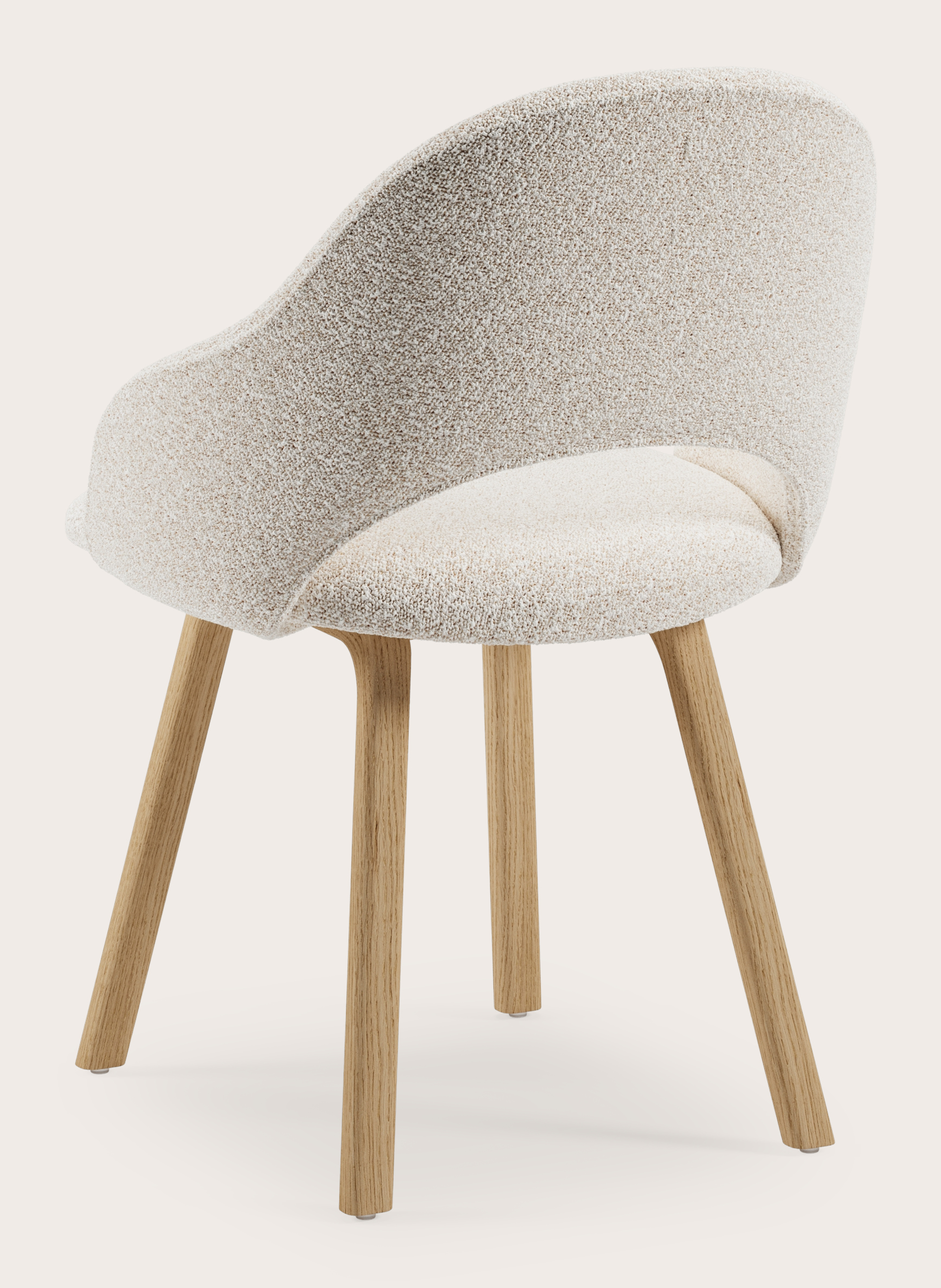 Gaudio armstoel in Ritmo stof Pearl met stoelpoot in natuurkleurige eik