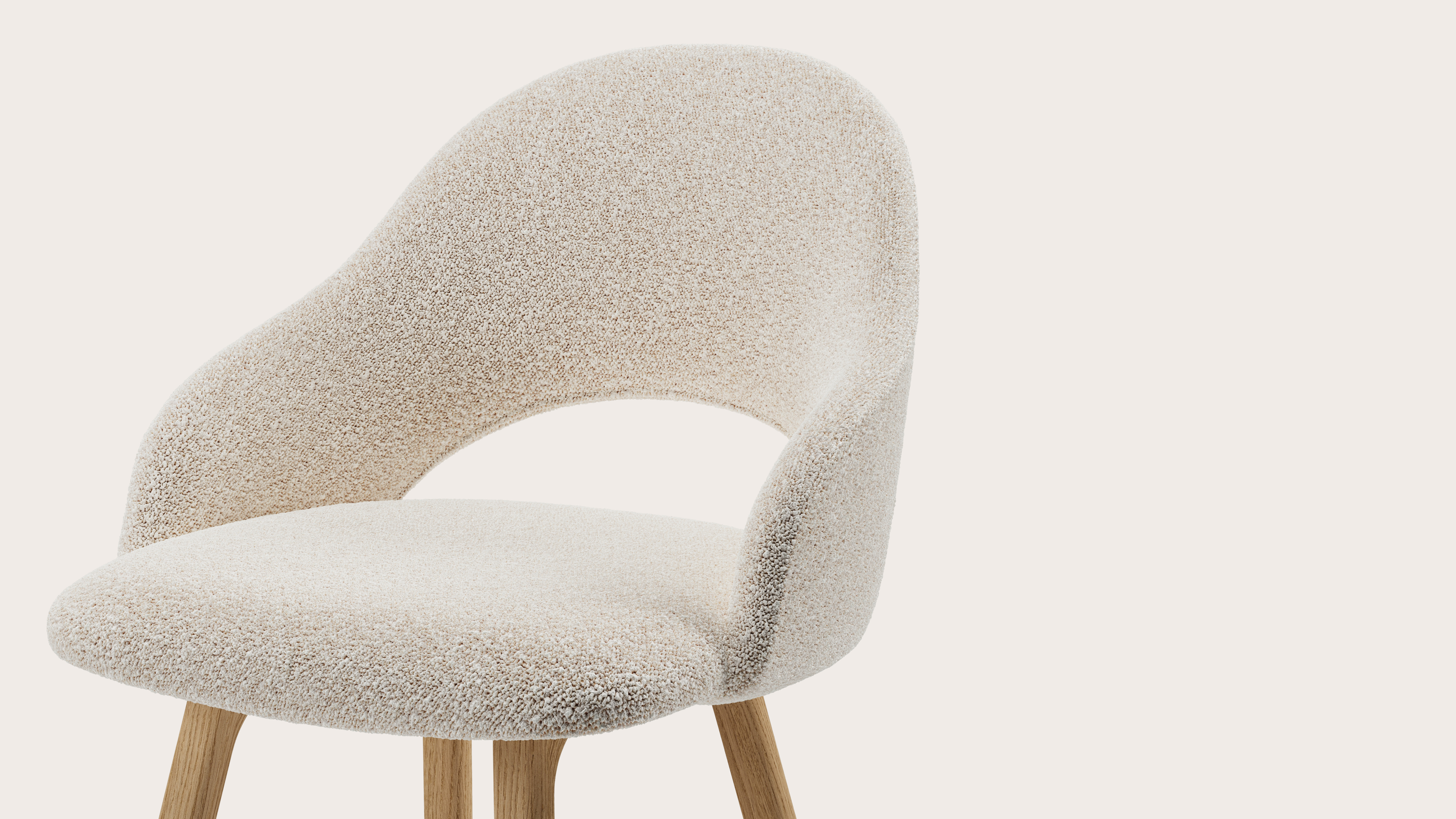 Gaudio armstoel in Ritmo stof Pearl met stoelpoot in natuurkleurige eik