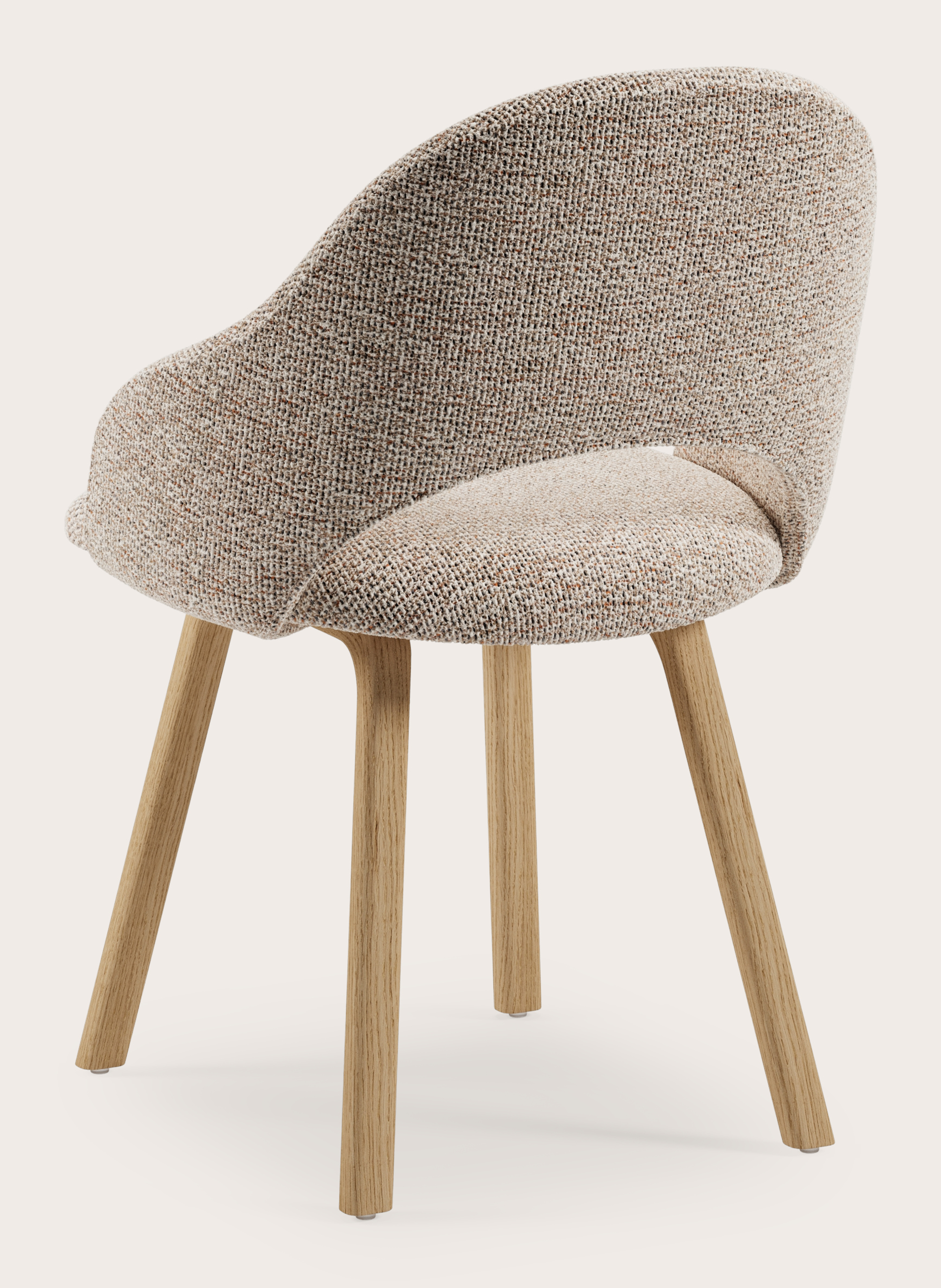 Gaudio armstoel in Fresco stof Caramel met stoelpoot in natuurkleurige eik