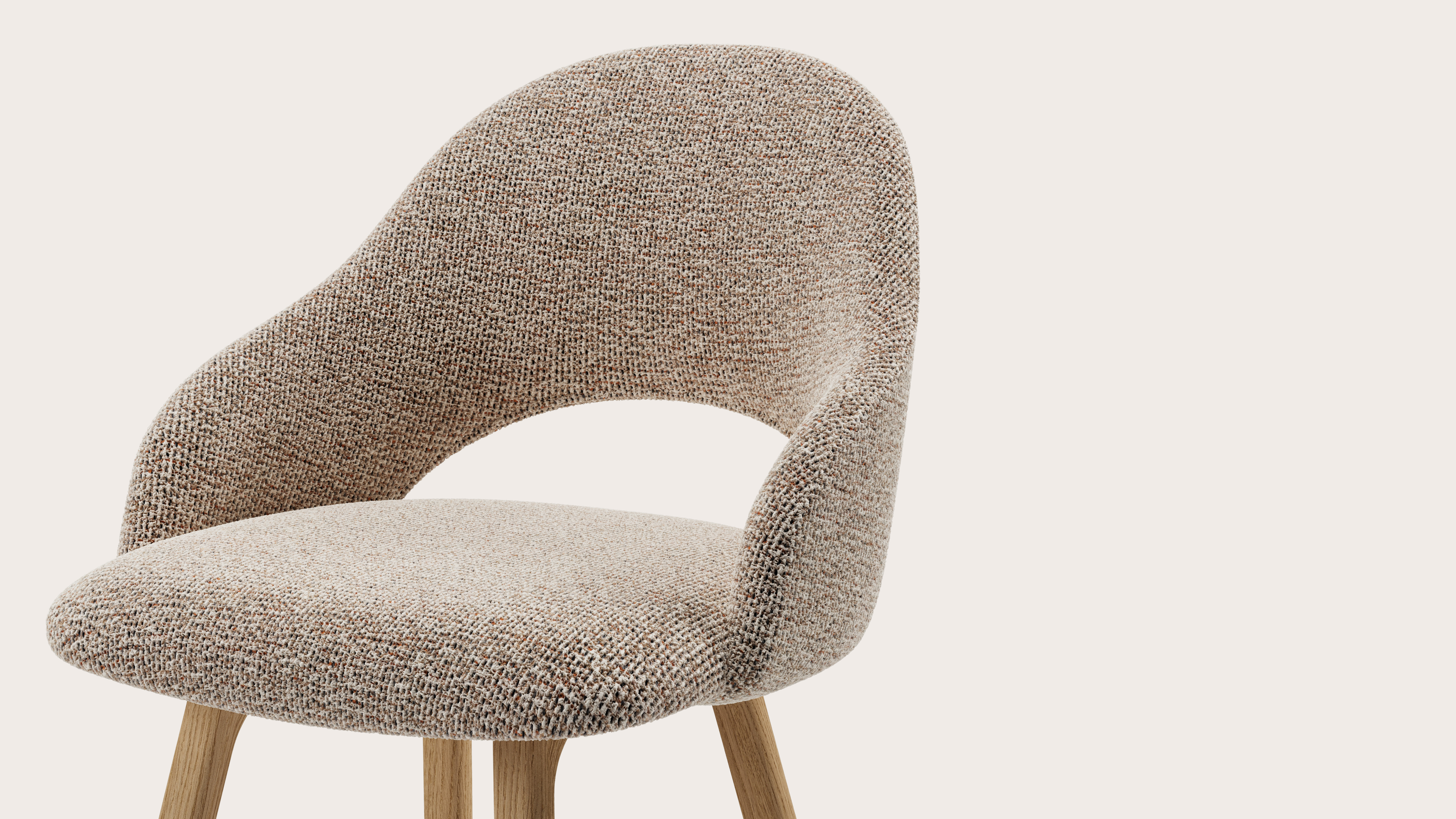 Gaudio armstoel in Fresco stof Caramel met stoelpoot in natuurkleurige eik