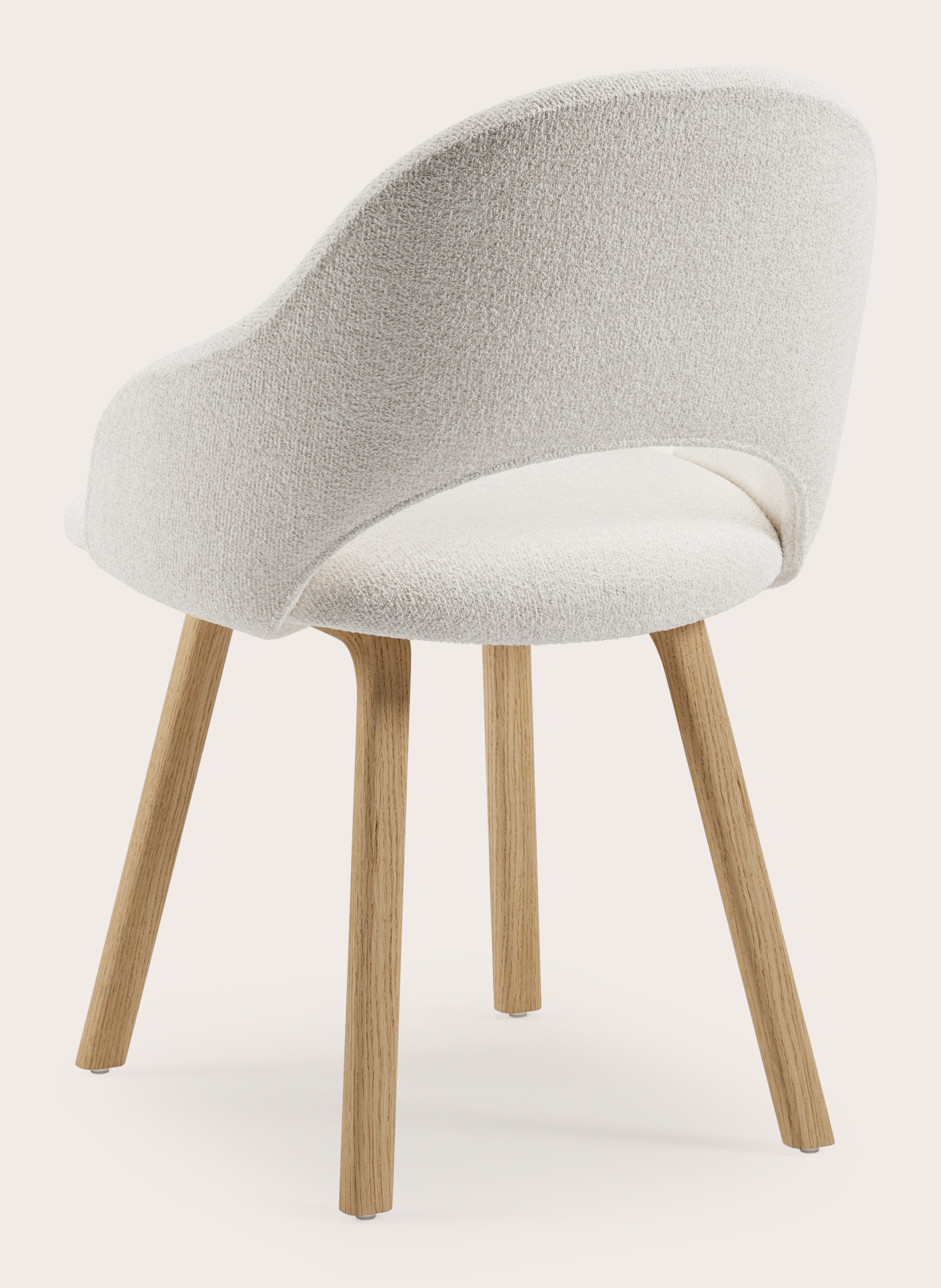 Gaudio armstoel in Nova stof Pearl met stoelpoot in natuurkleurige eik