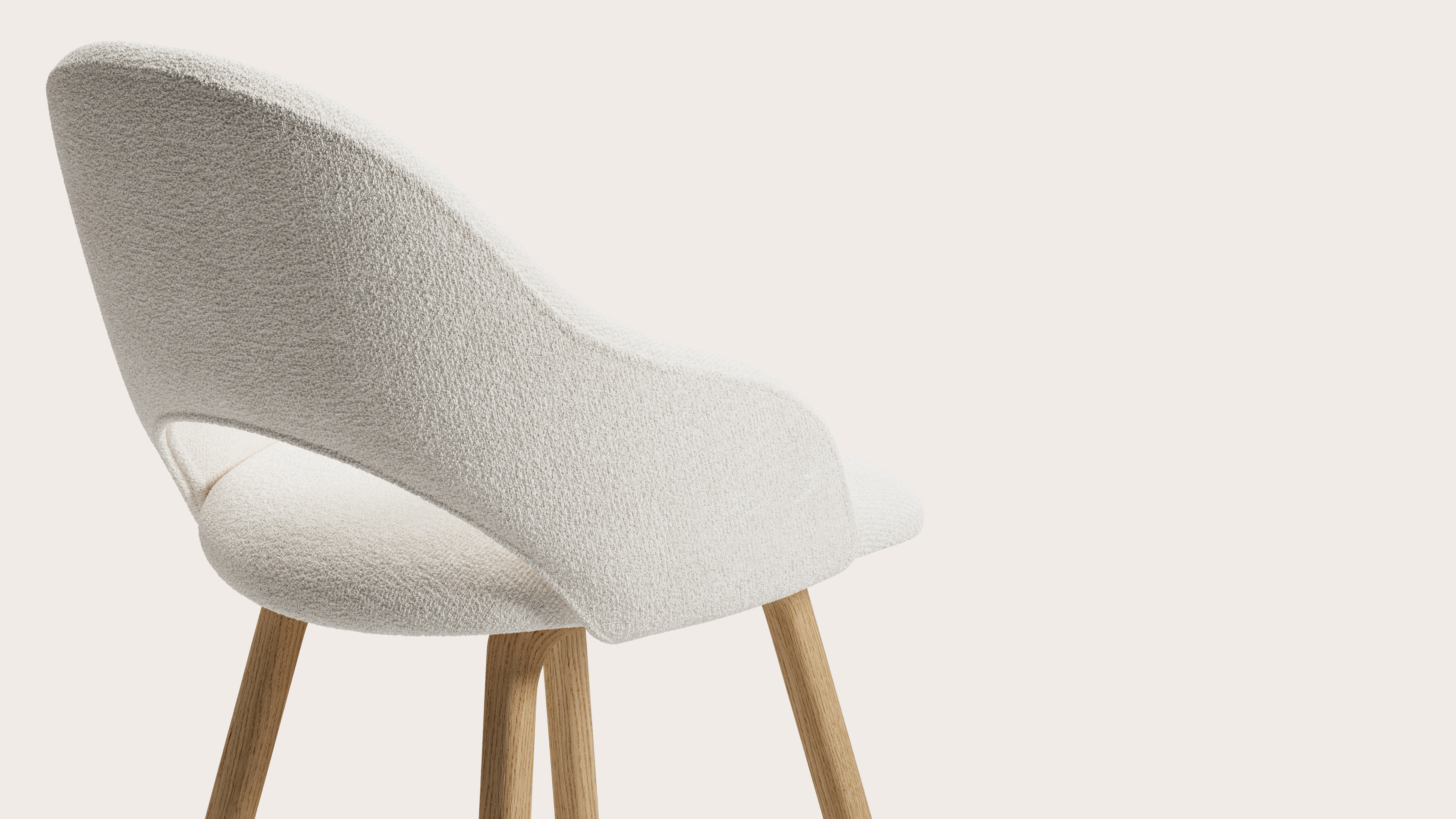 Gaudio armstoel in Nova stof Pearl met stoelpoot in natuurkleurige eik