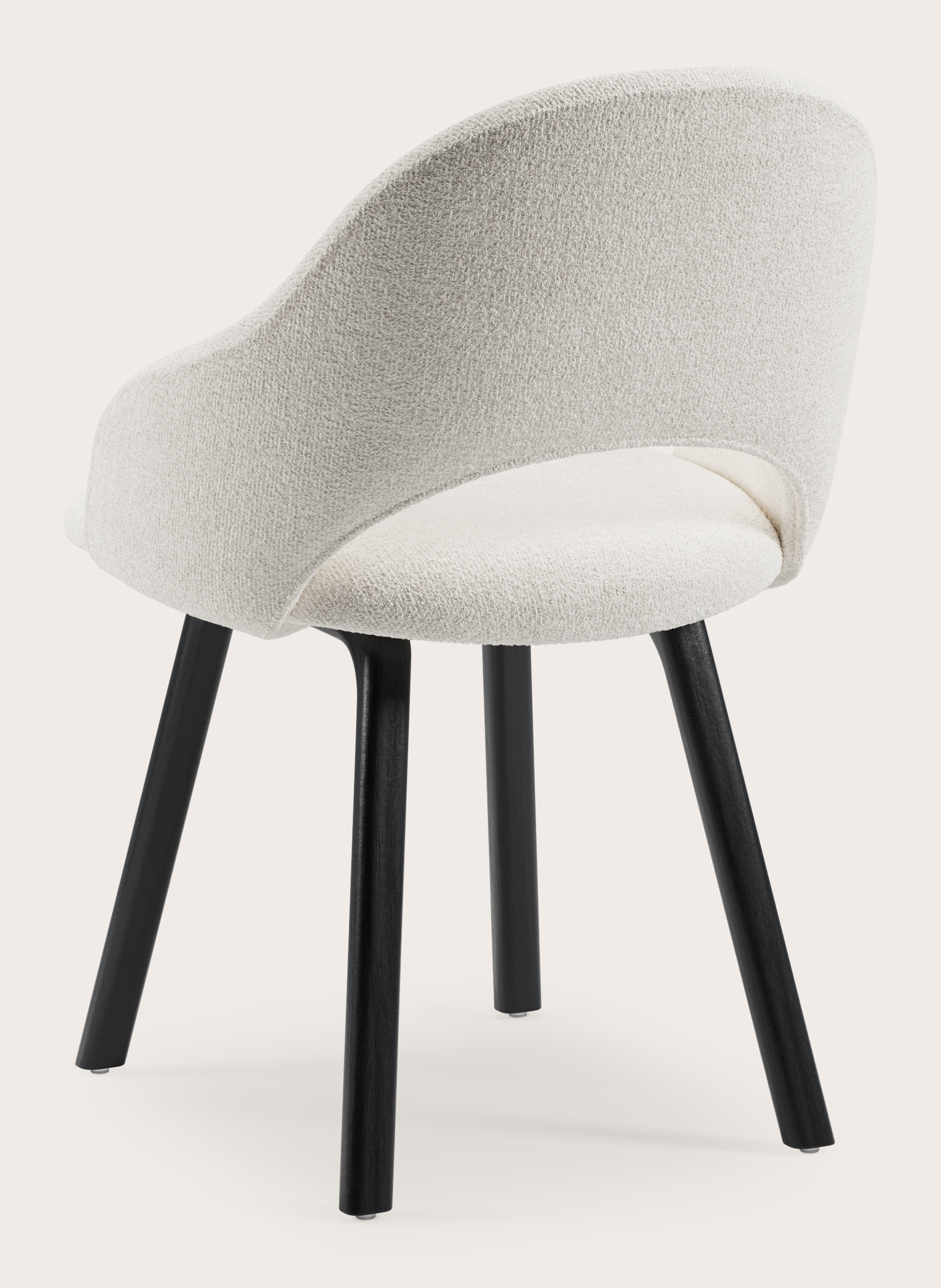 Fauteuil Gaudio en Nova tissu Pearl avec pied de chaise en chêne noir