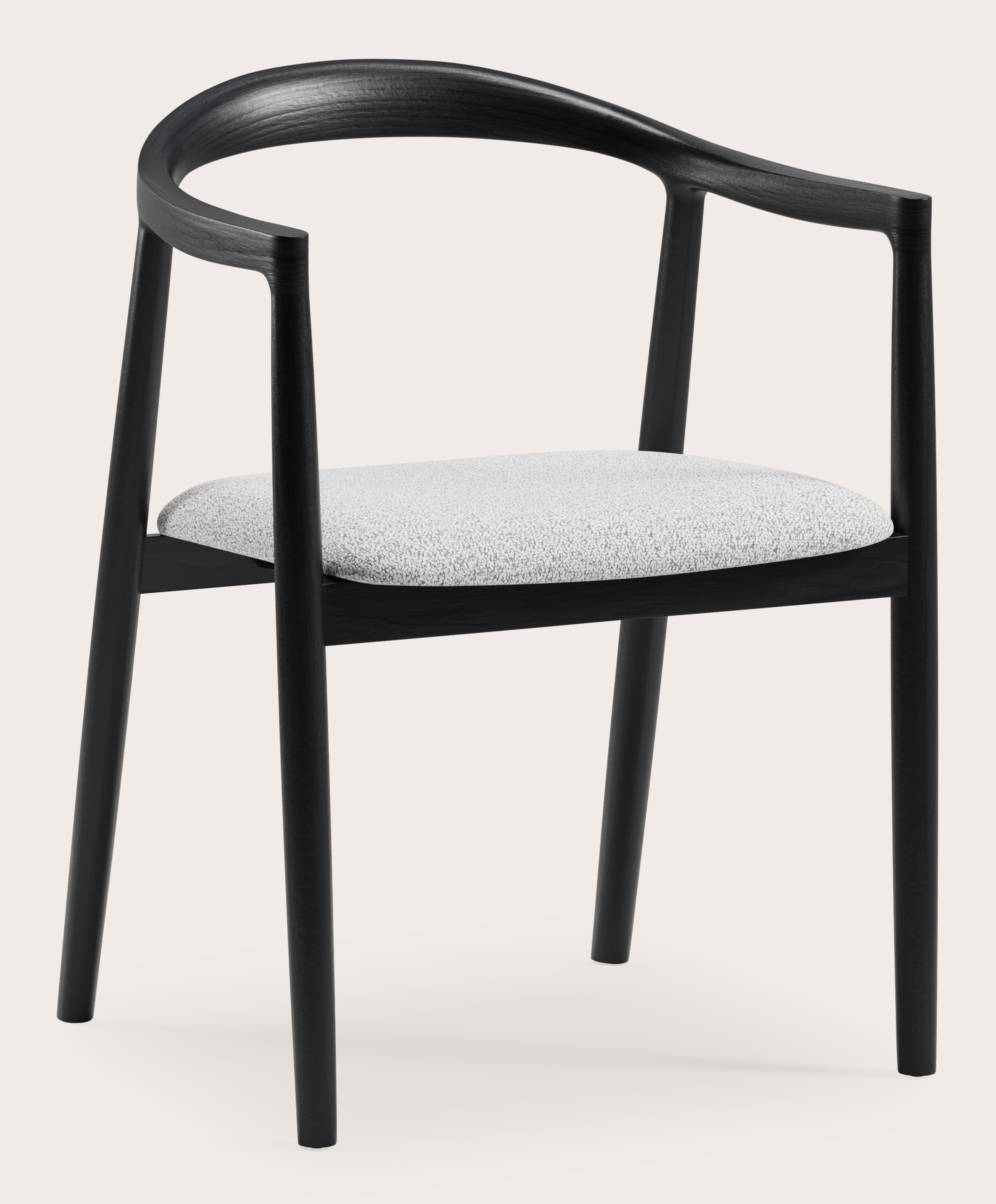 Fauteuil Noto en chêne massif noir avec assise en Dolce tissu Greige