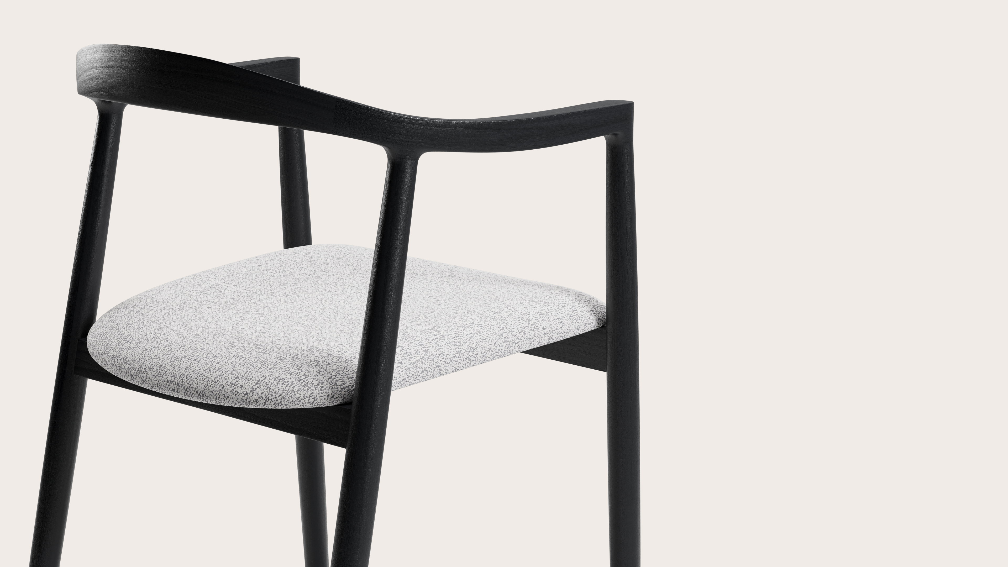 Fauteuil Noto en chêne massif noir avec assise en Dolce tissu Greige