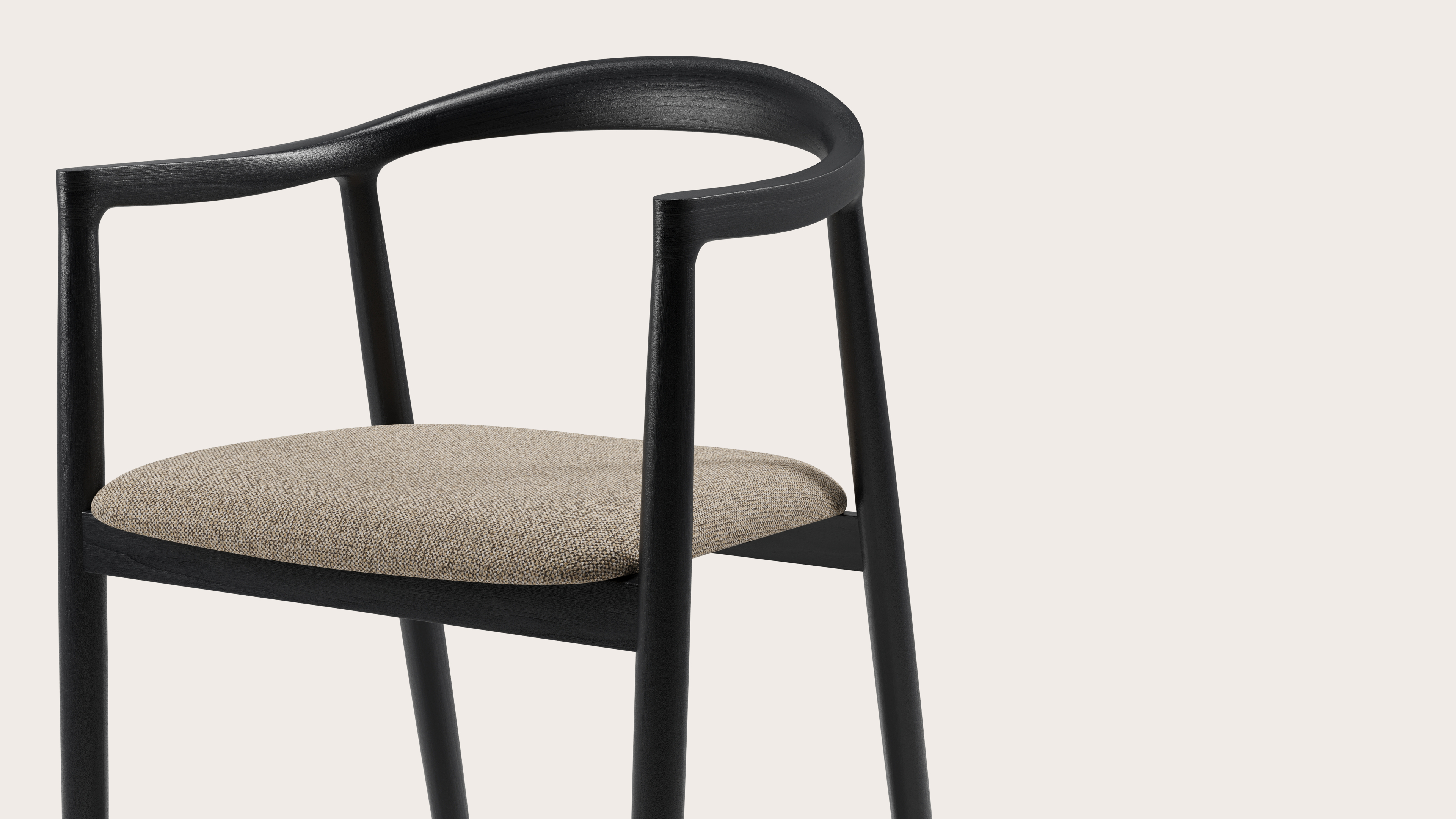 Noto armstoel in zwarte eik met zitting in Brio stof Sesame
