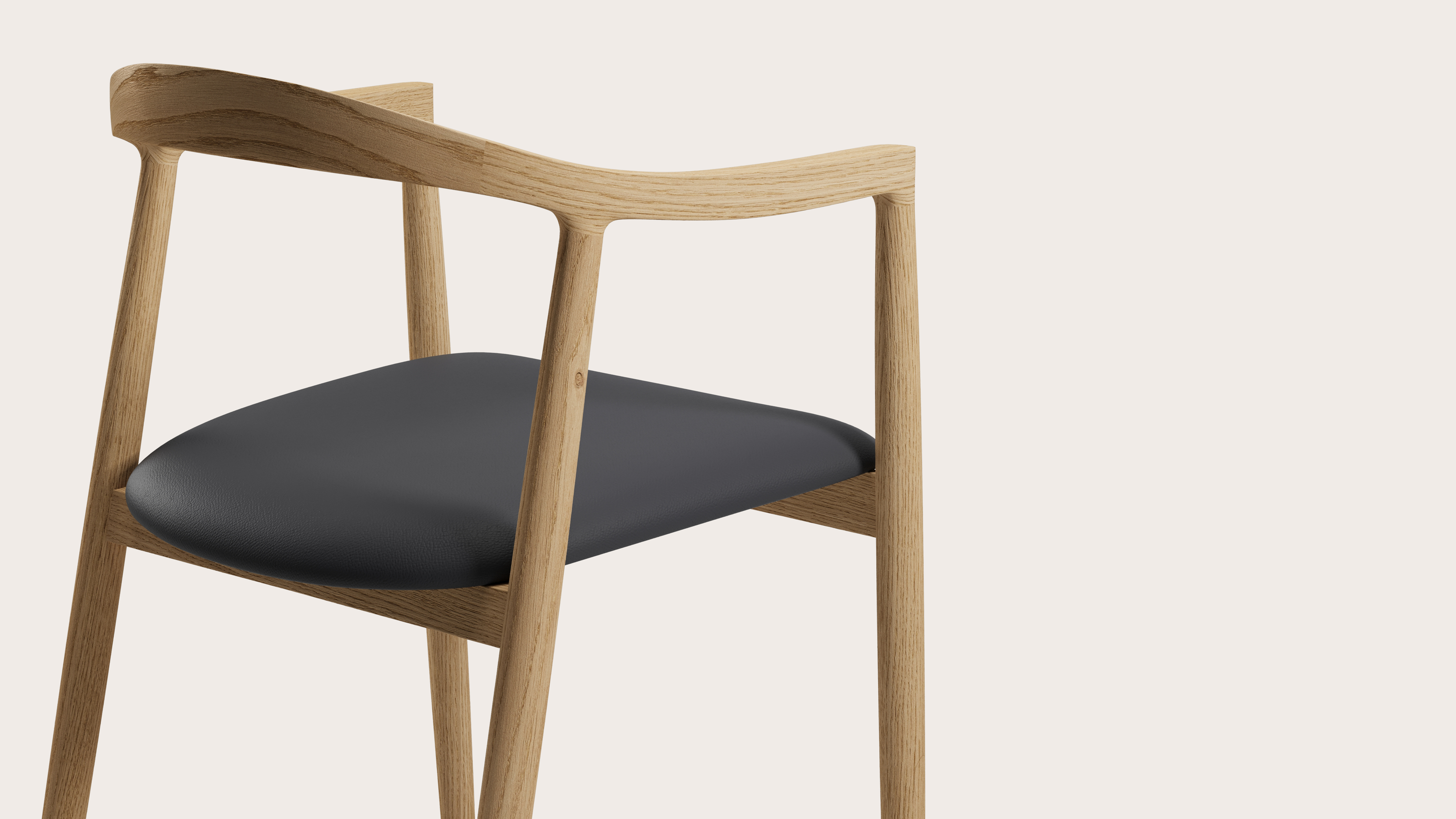 Noto armstoel in massieve natuurkleurige eik met zitting in Cuiro leder Nero