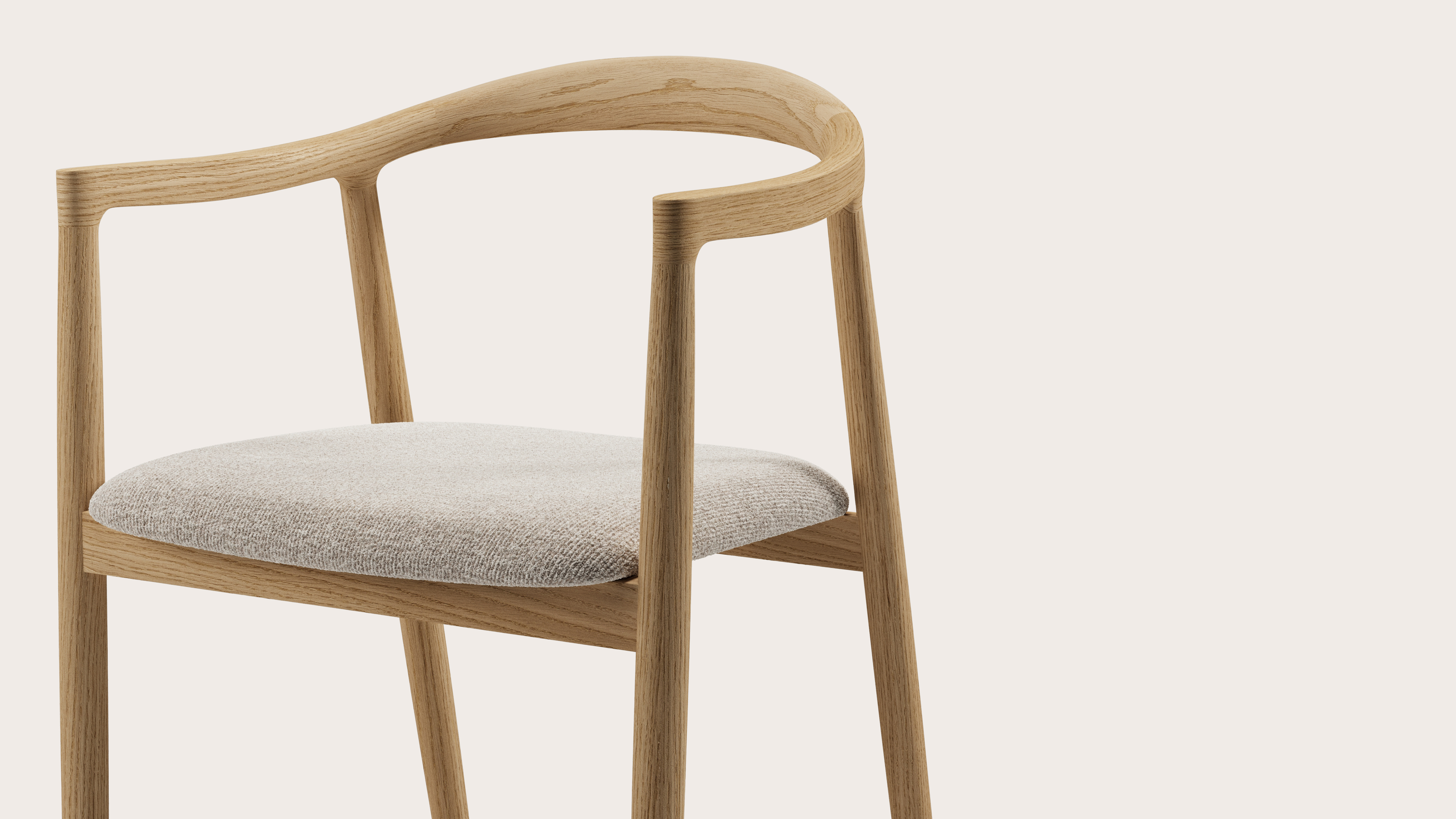 Noto armstoel in natuurkleurige eik met zitting in Nova stof Almond