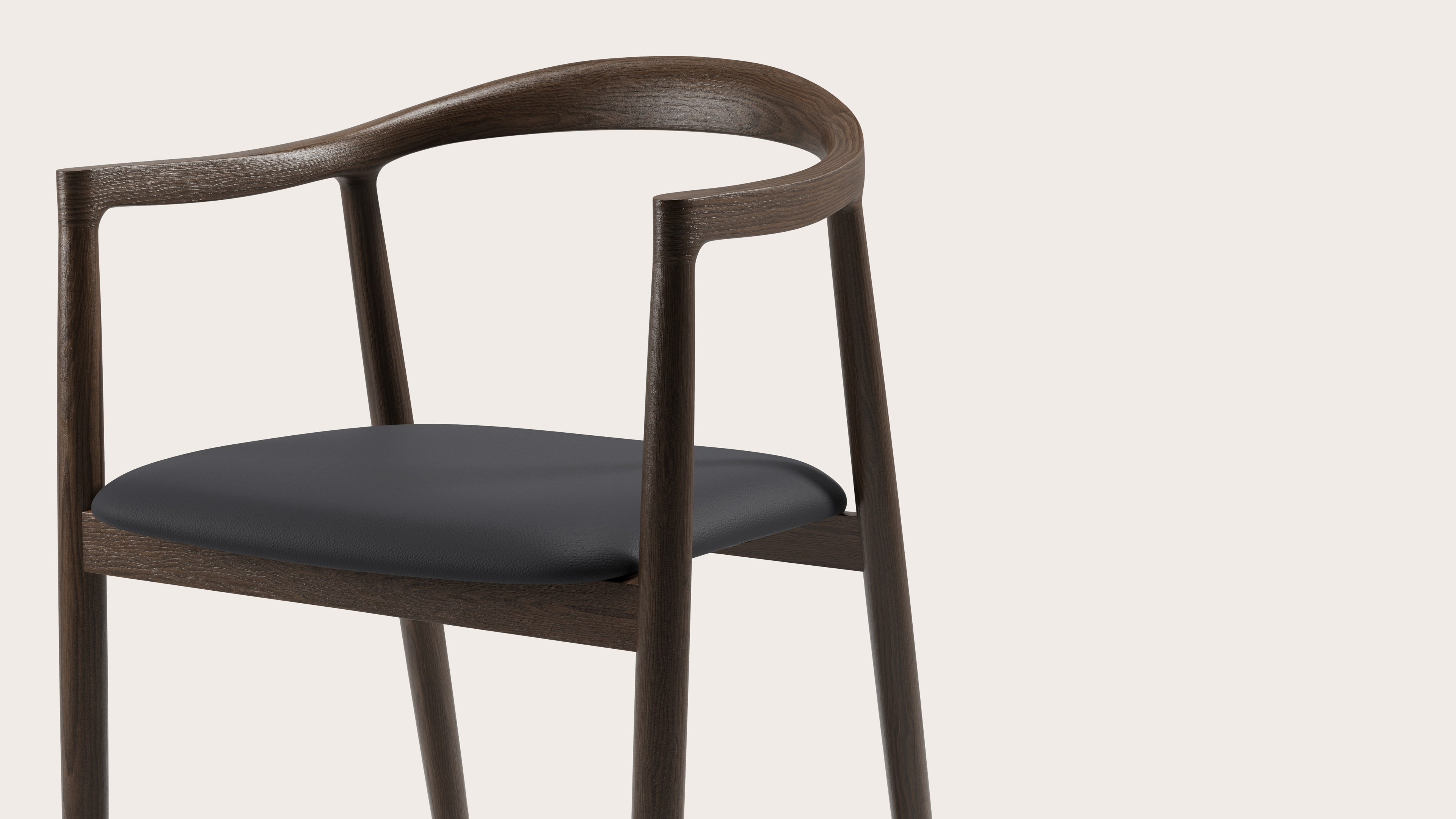 Noto armstoel in massieve gerookte eik met zitting in Cuiro leder Nero