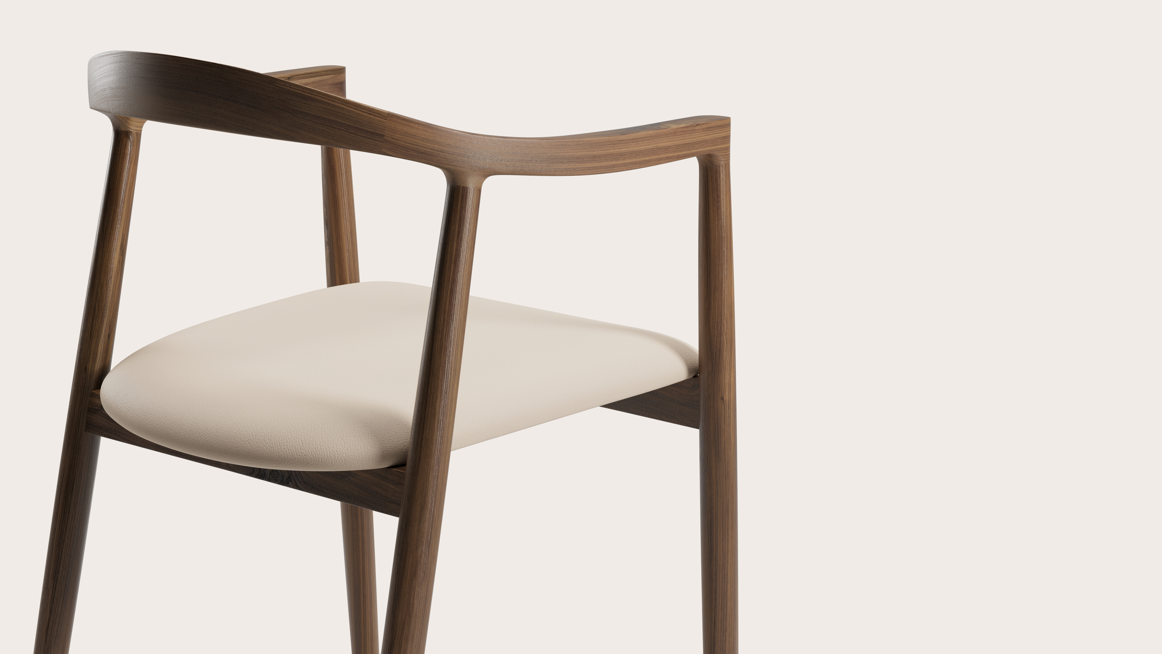 Fauteuil Noto en noyer massif avec assise en Cuiro cuir Latte