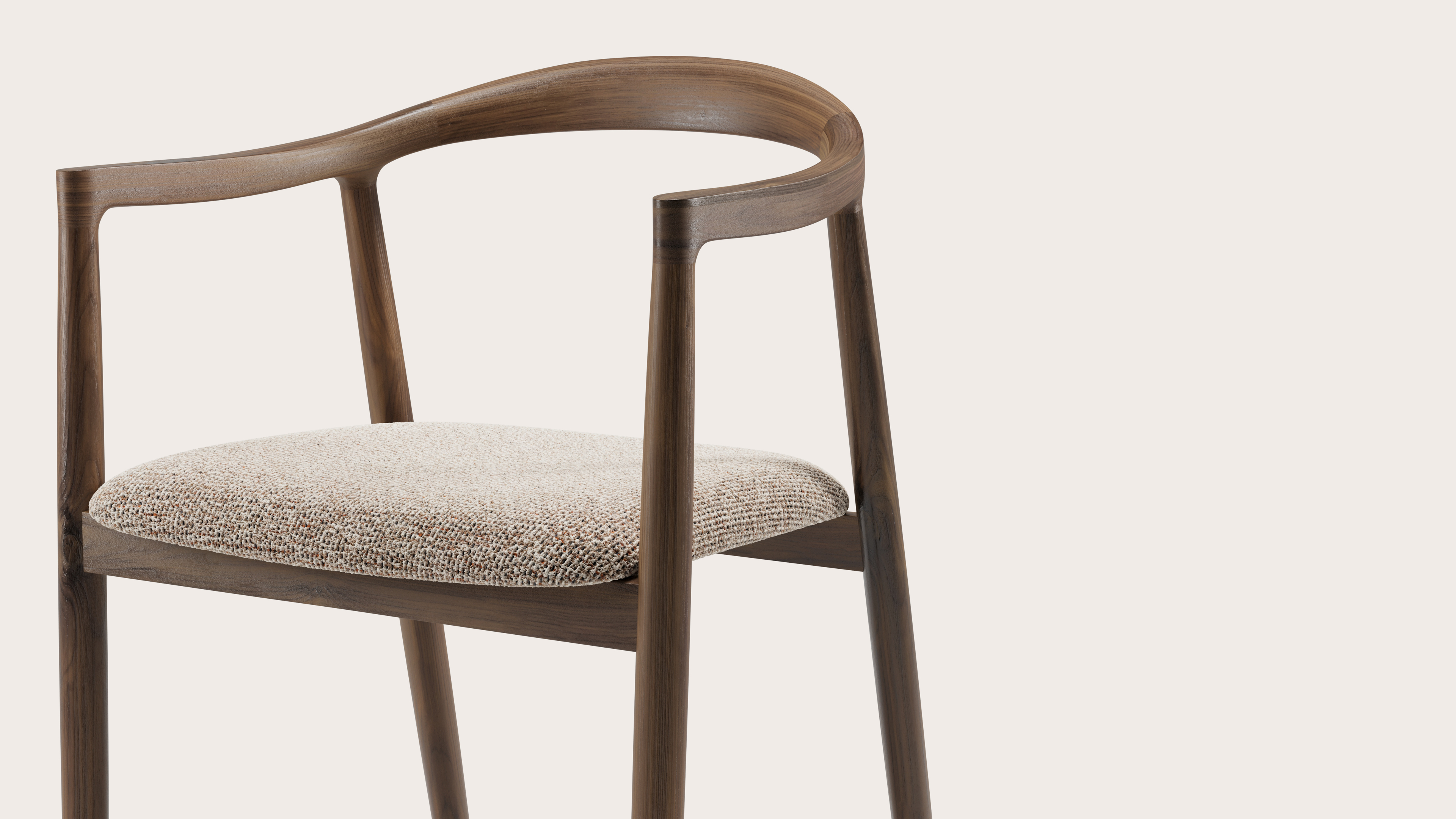 Fauteuil Noto en noyer avec assise en Fresco tissu Caramel