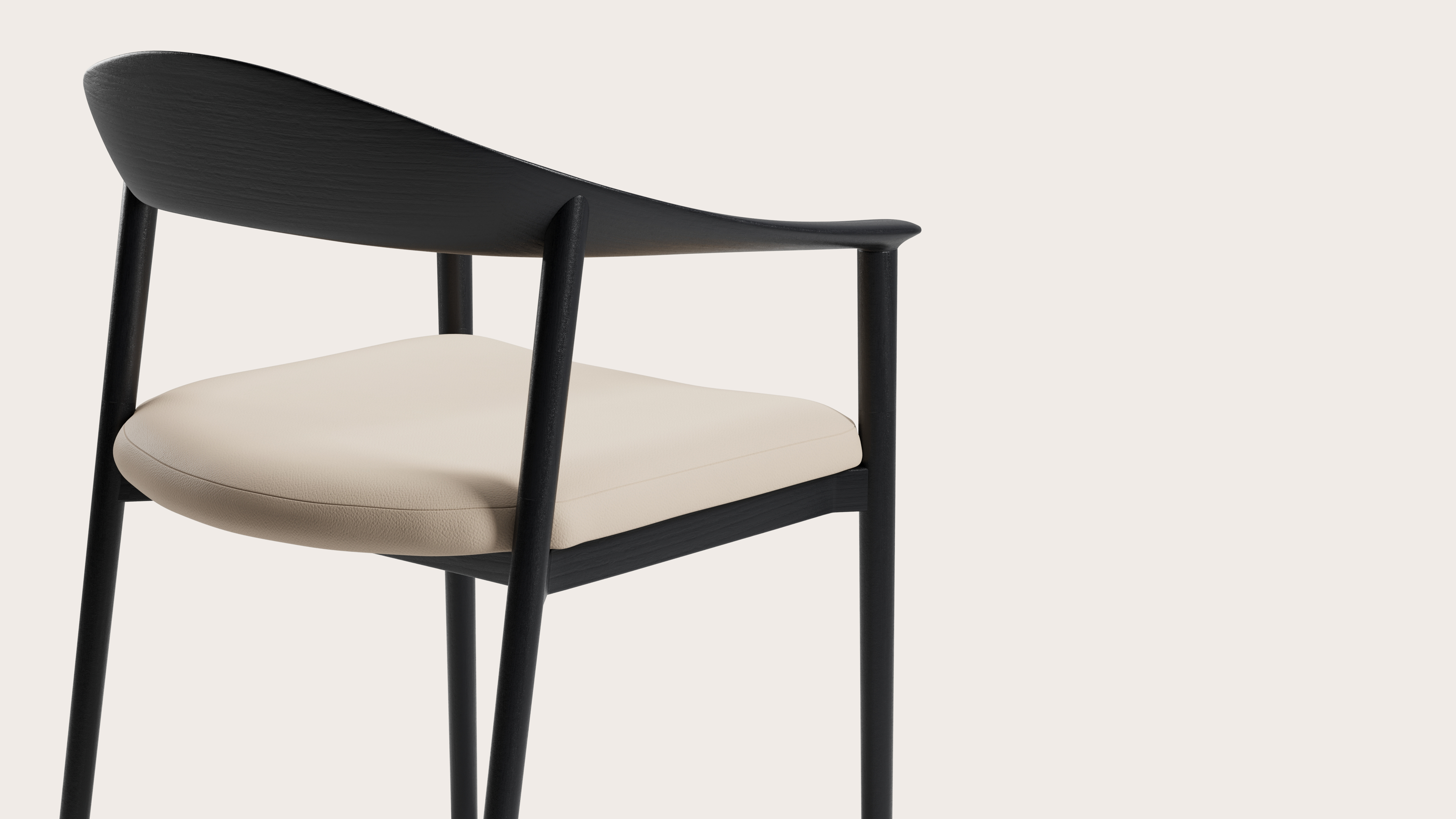 Cerso armstoel in zwarte eik met zitting in Cuiro leder Latte