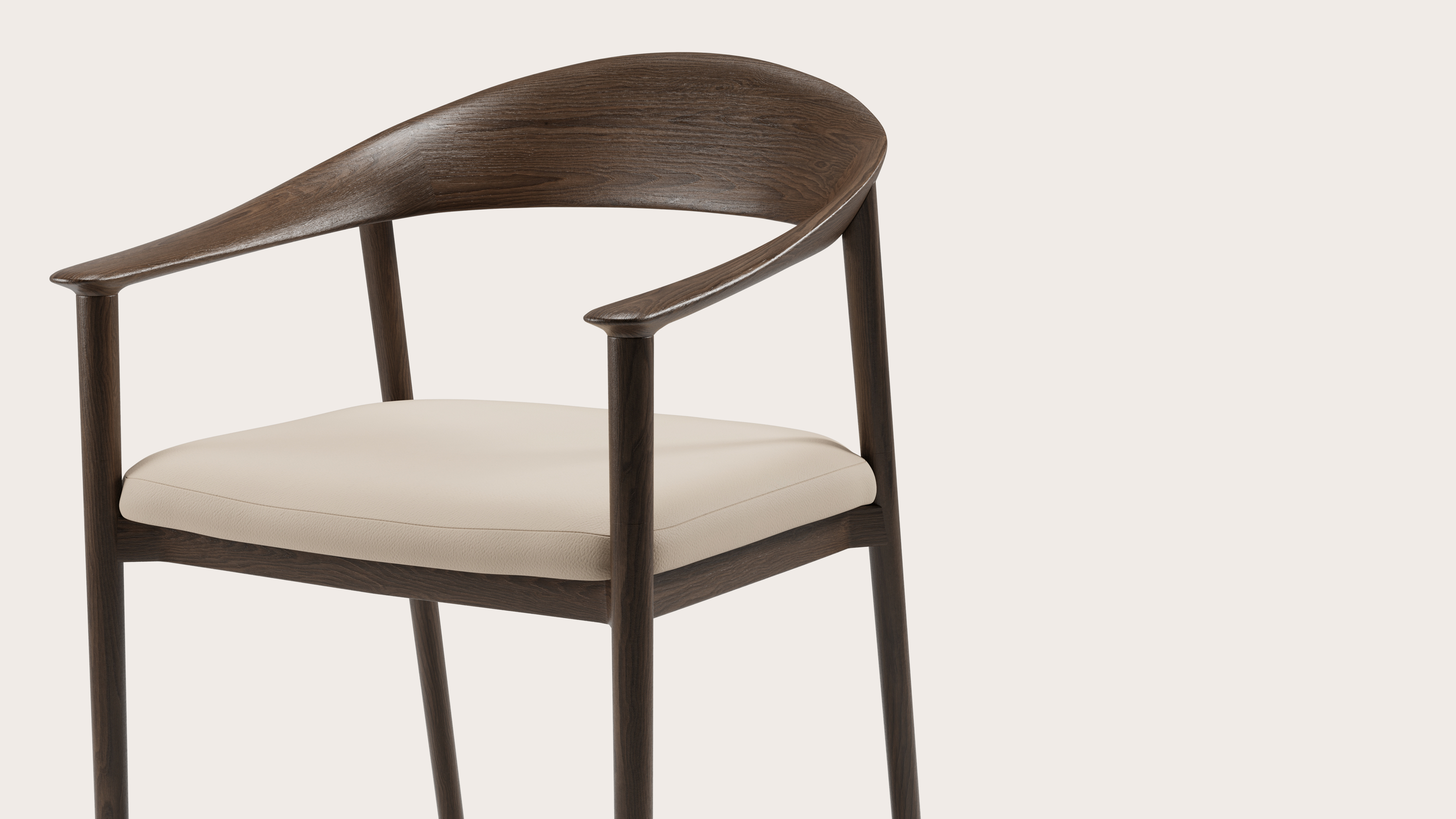 Cerso armstoel in gerookte eik met zitting in Cuiro leder Latte
