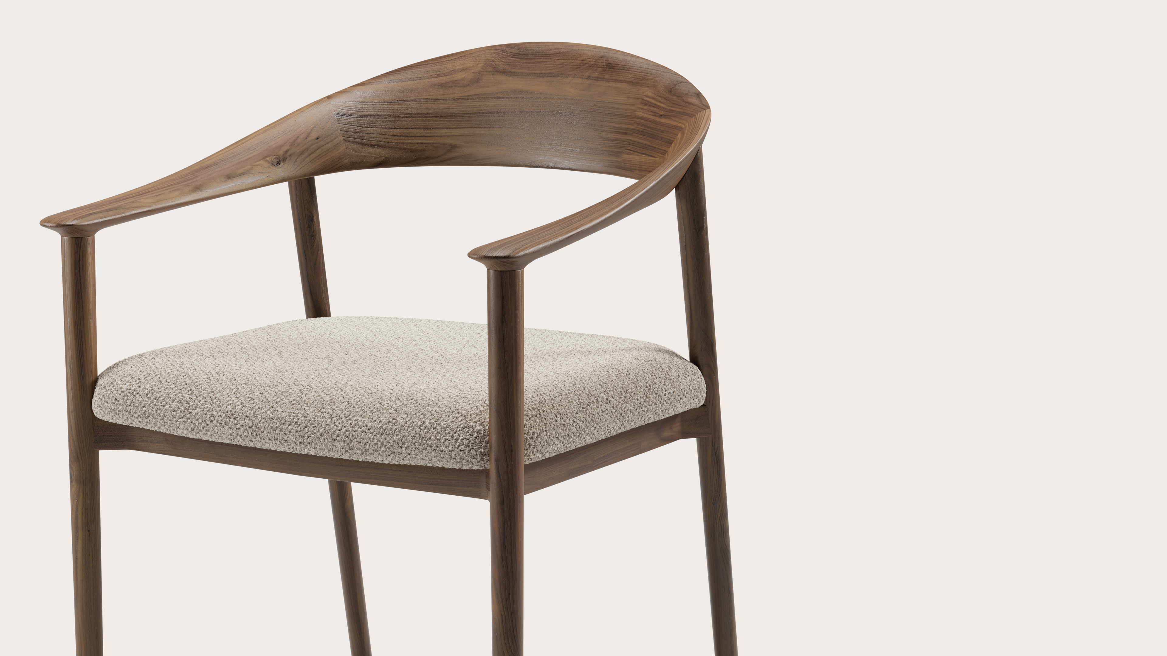 Cerso armstoel in walnoot met zitting in Hero stof Beige