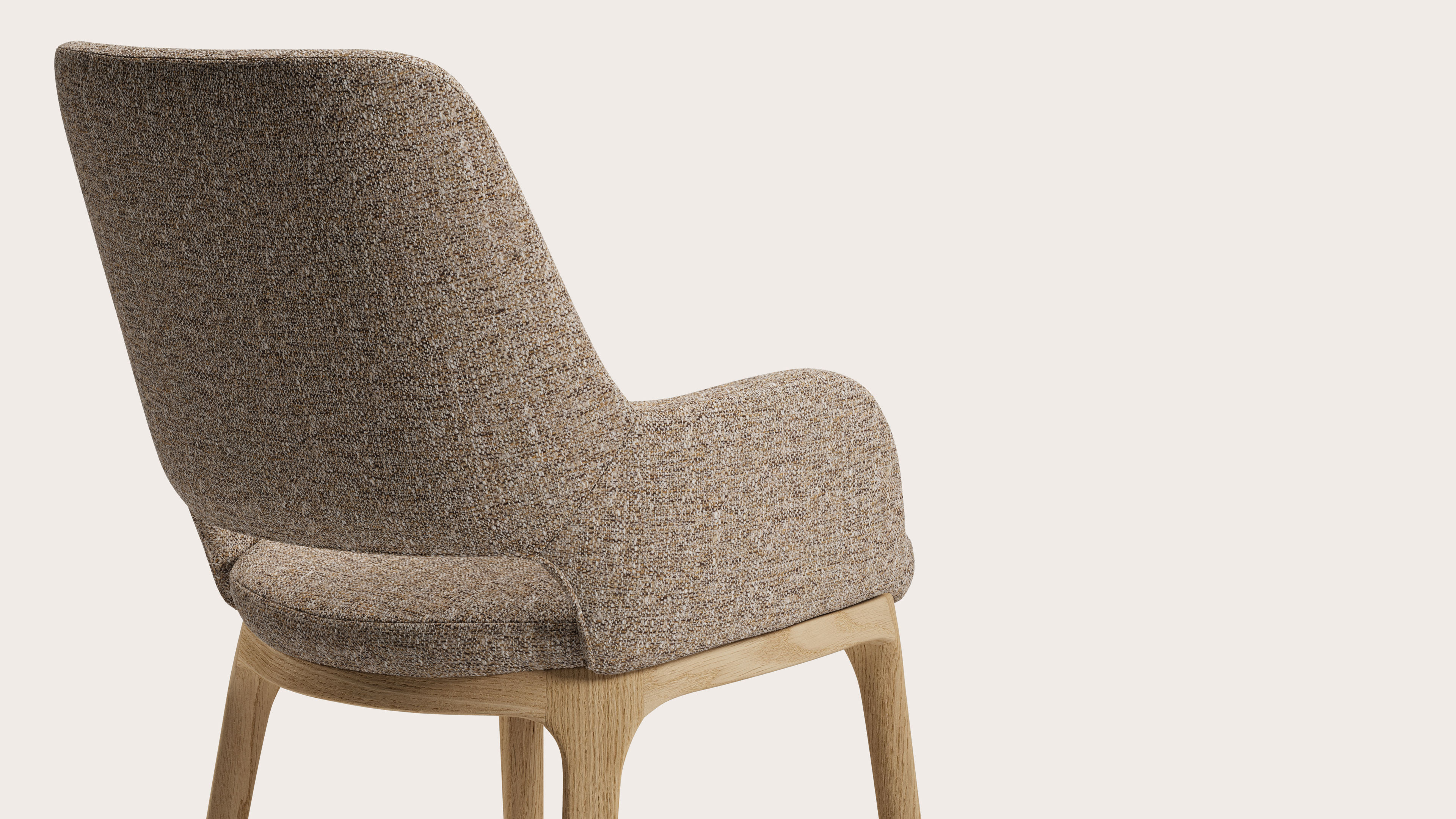 Giulio armstoel in Stanza stof Brown met stoelpoot in natuurkleurige eik