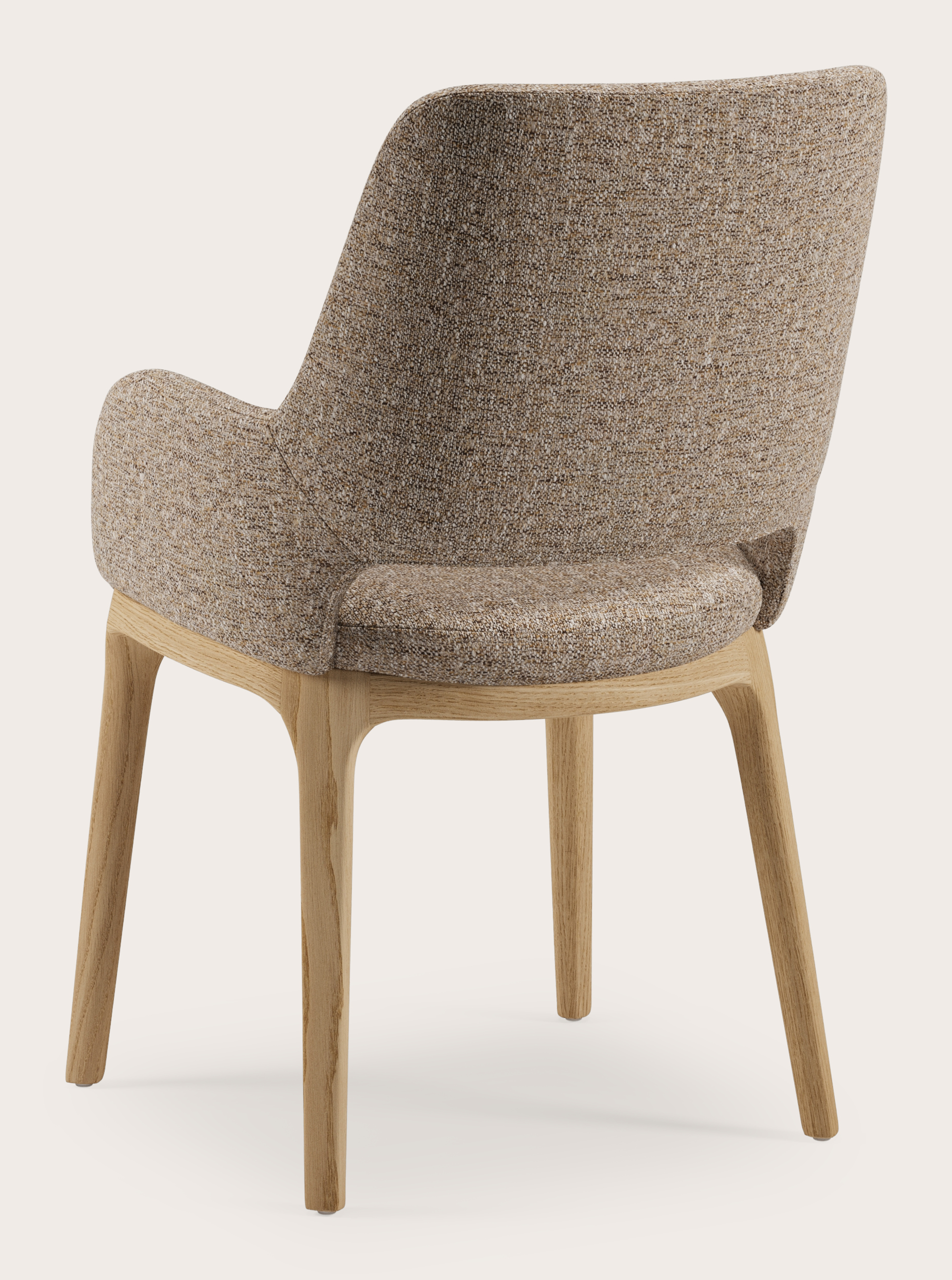 Giulio armstoel in Stanza stof Brown met stoelpoot in natuurkleurige eik
