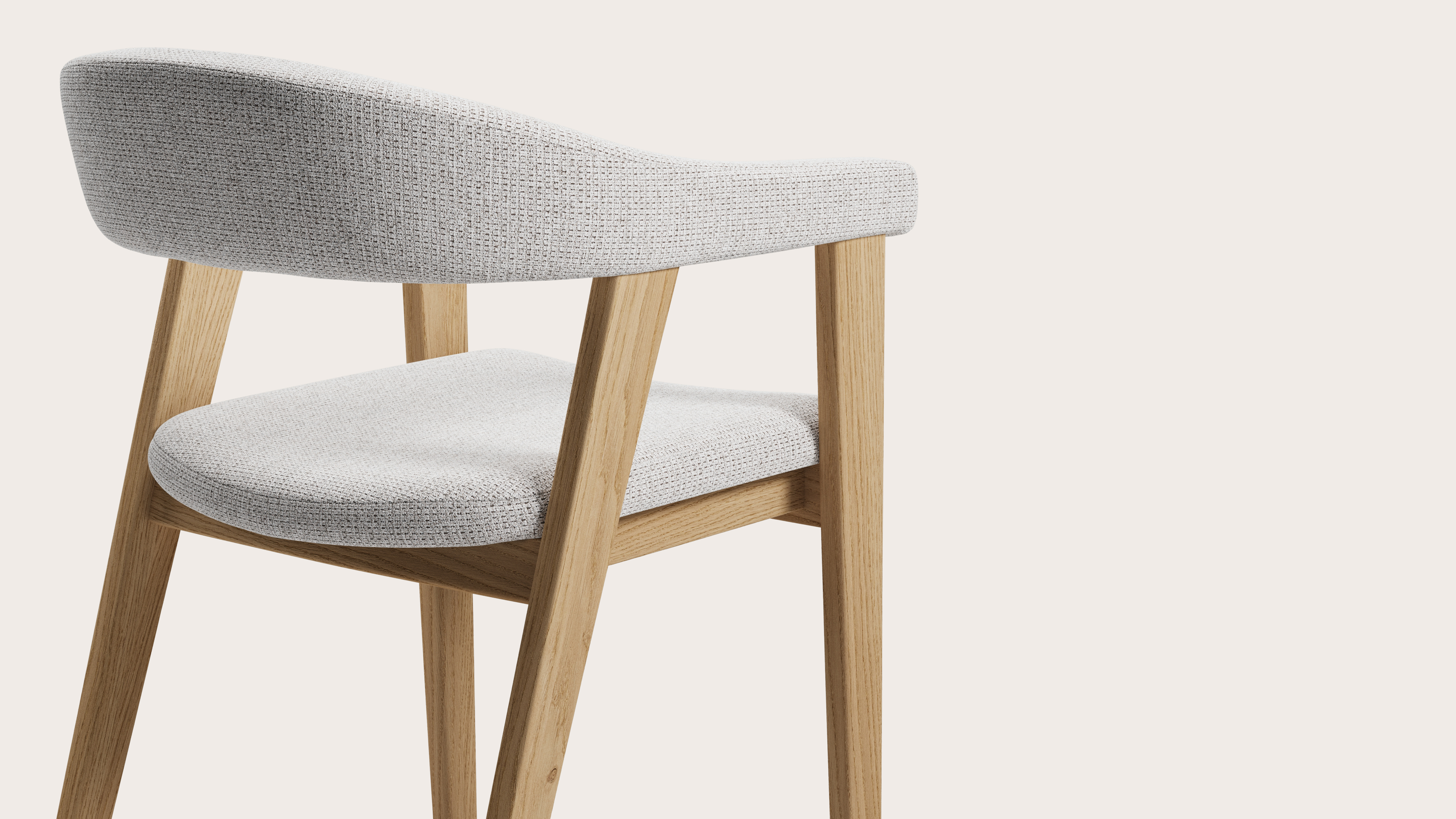 Gubbio armstoel in Fuga stof Grey met stoelpoot in natuurkleurige eik