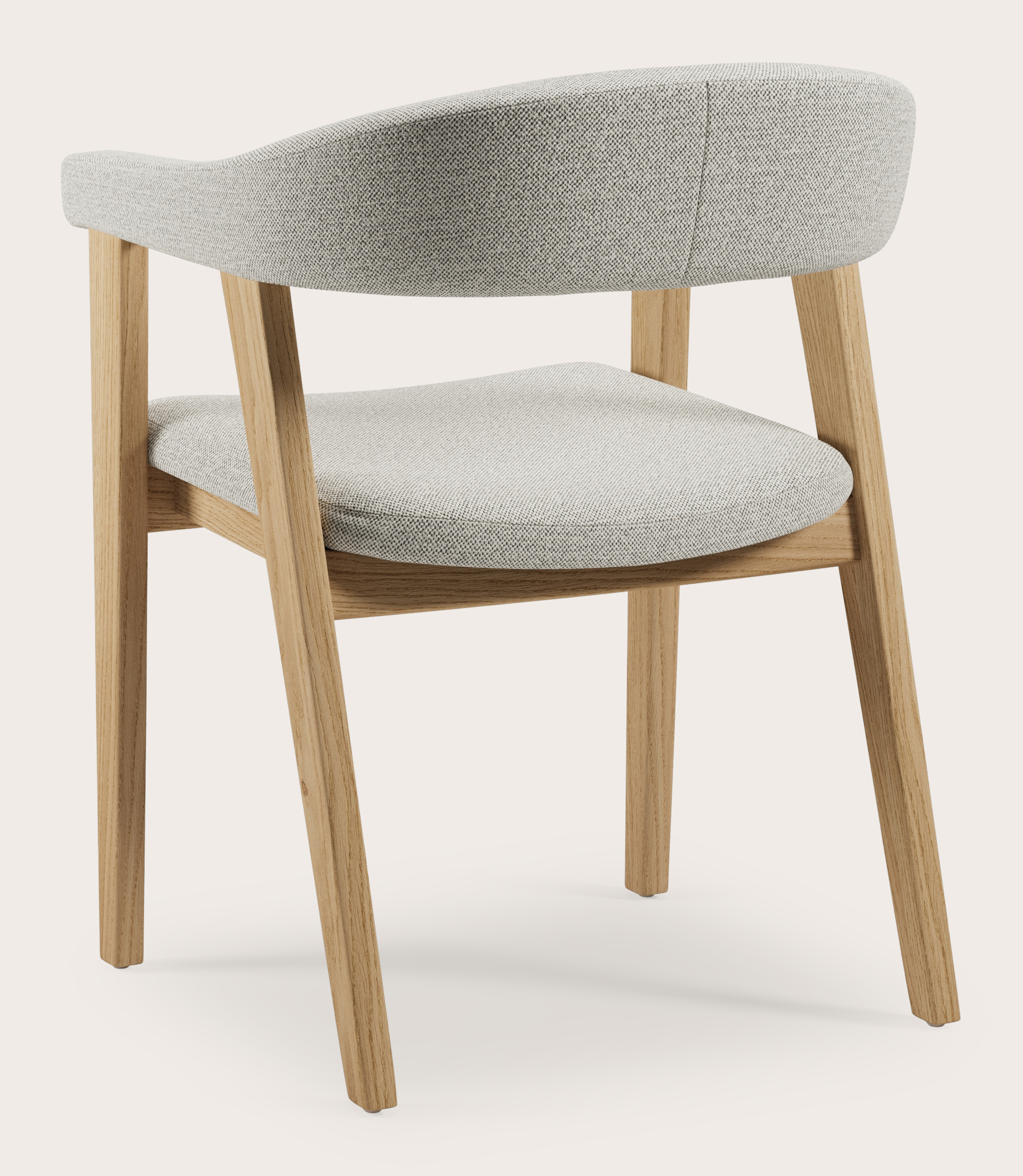 Gubbio armstoel in Brio stof Light Grey met stoelpoot in natuurkleurige eik