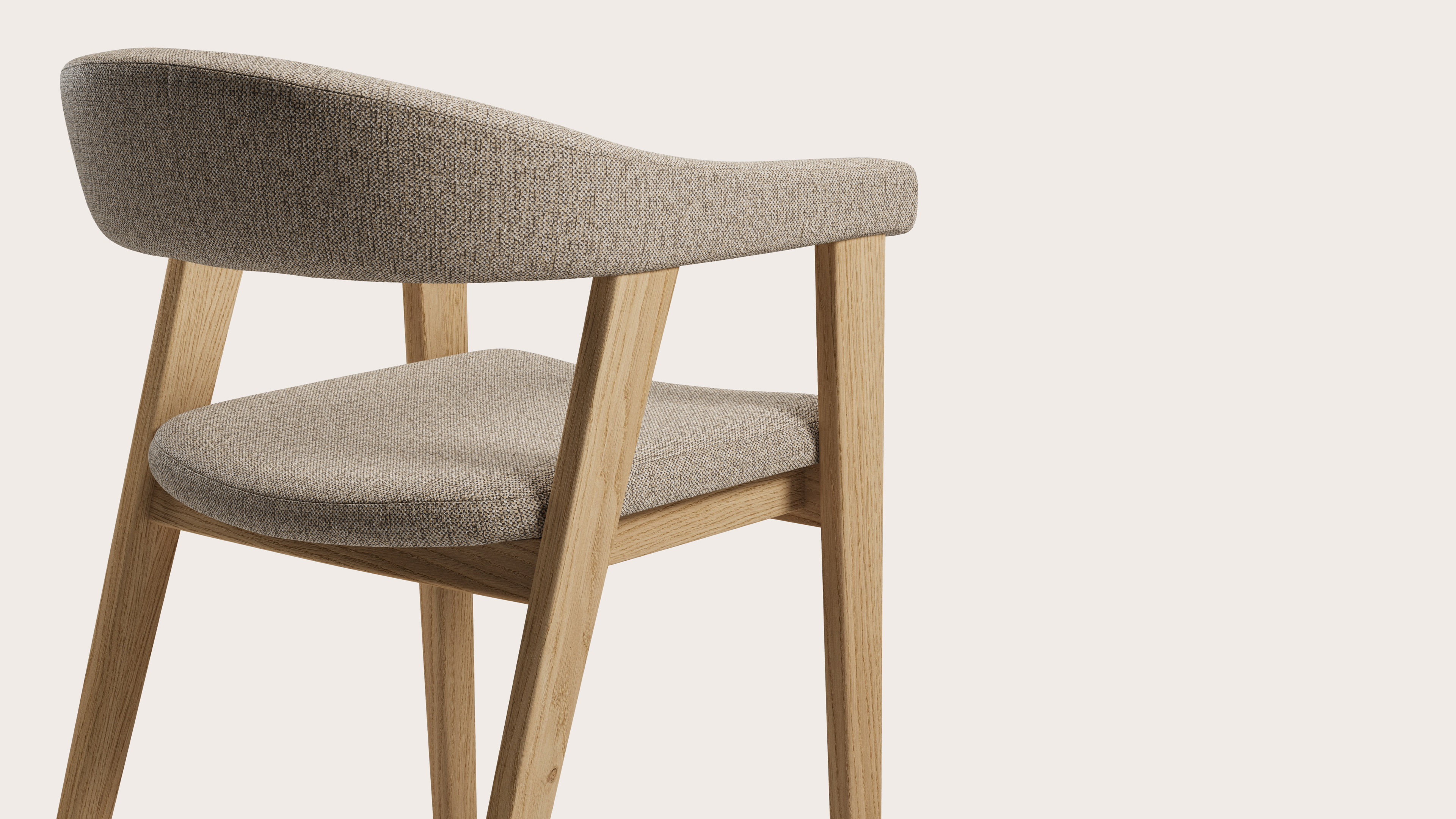 Gubbio armstoel in Brio stof Sesame met stoelpoot in natuurkleurige eik