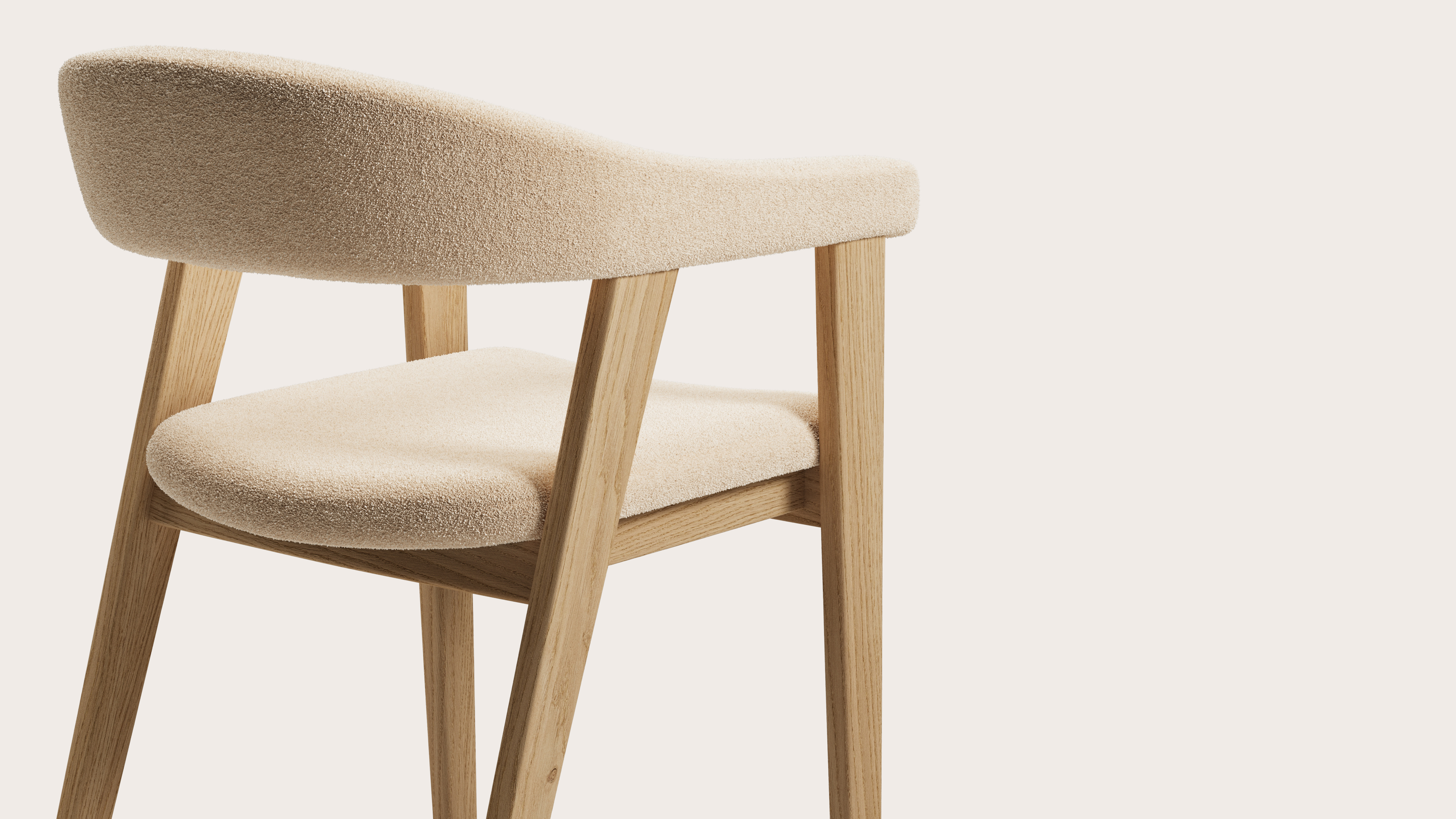 Gubbio armstoel in Aria stof Beige met stoelpoot in natuurkleurige eik