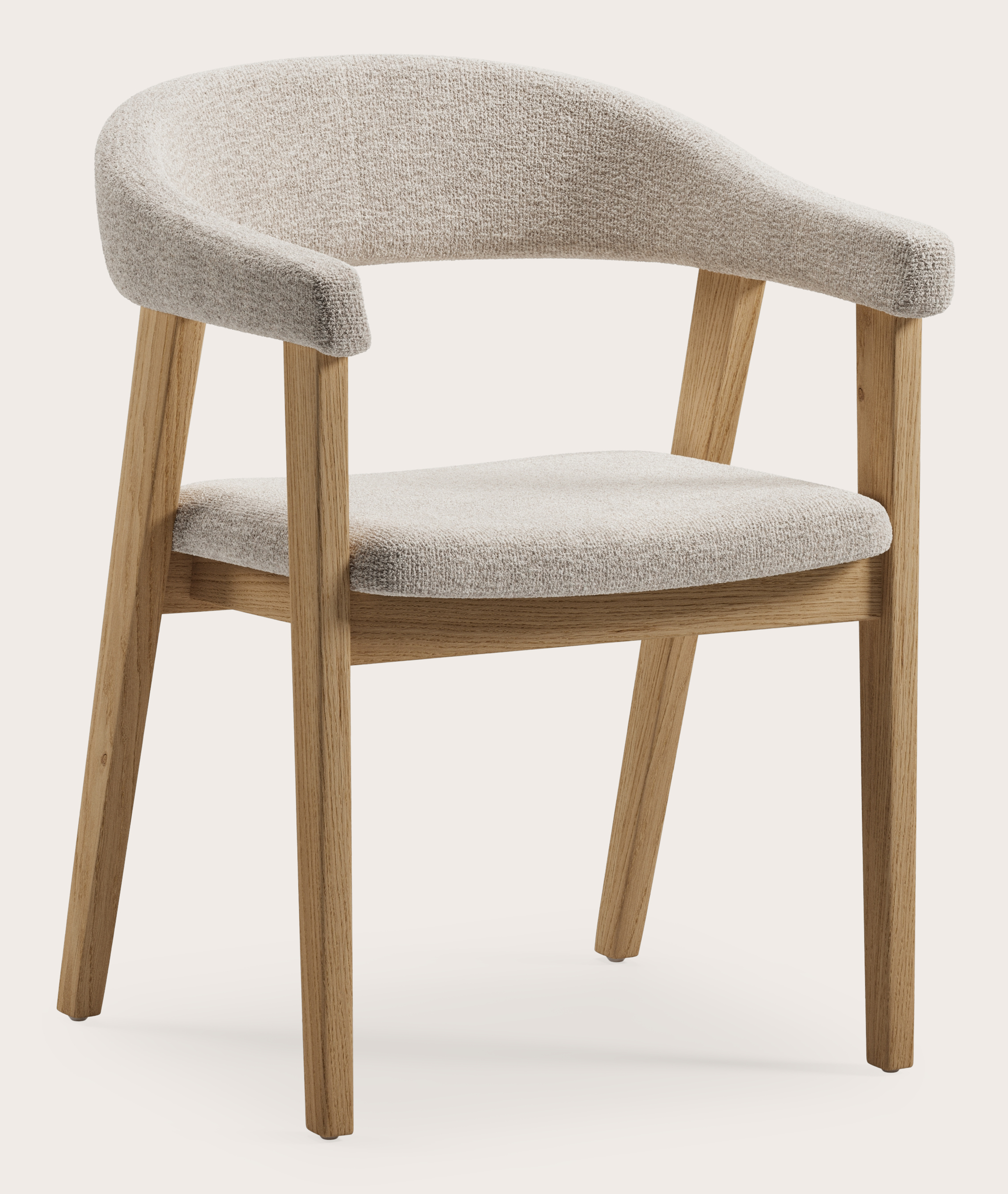 Fauteuil Gubbio en Nova tissu Almond avec pied de chaise en chêne couleur naturelle