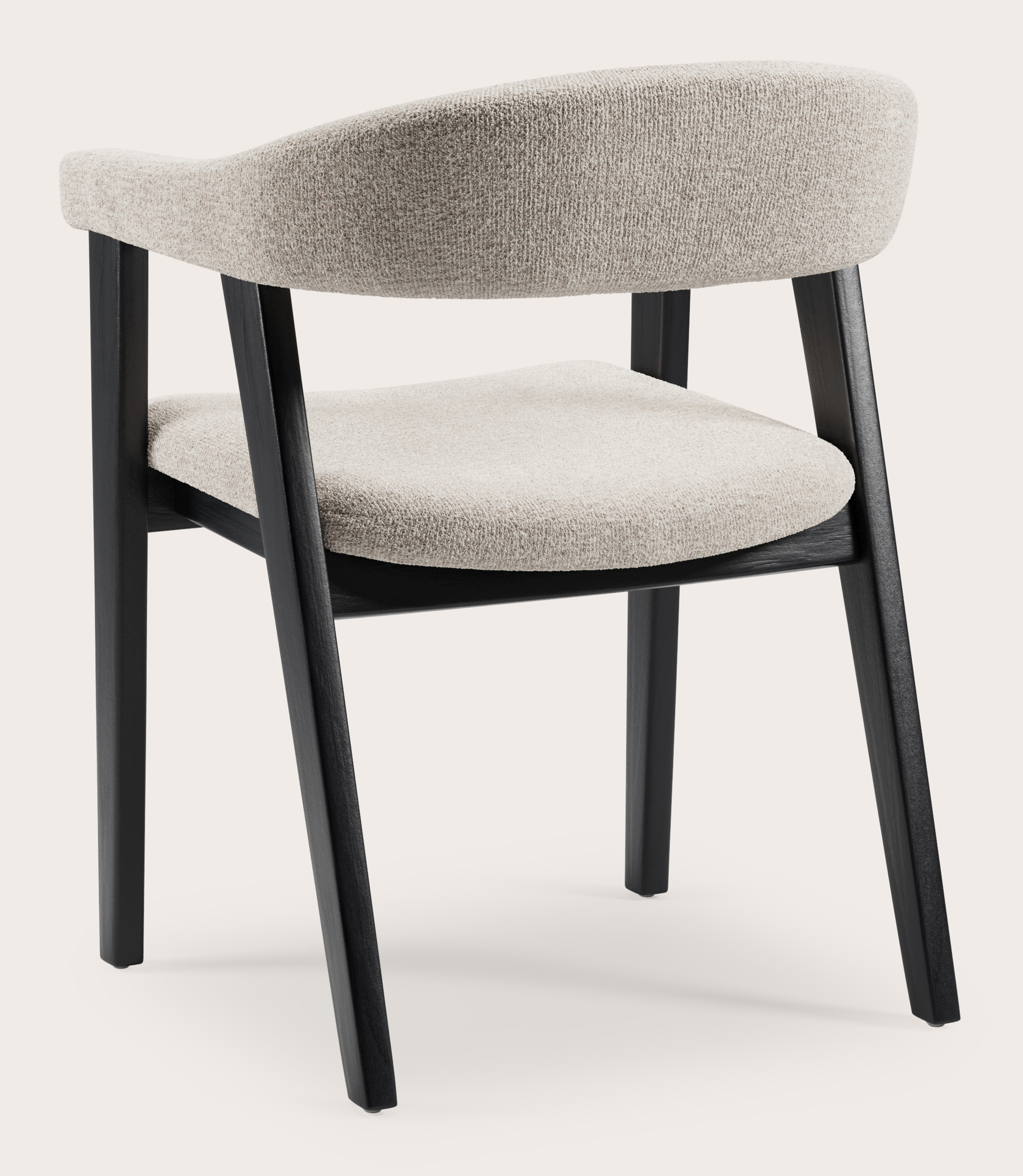 Fauteuil Gubbio en Nova tissu Almond avec pied de chaise en chêne noir