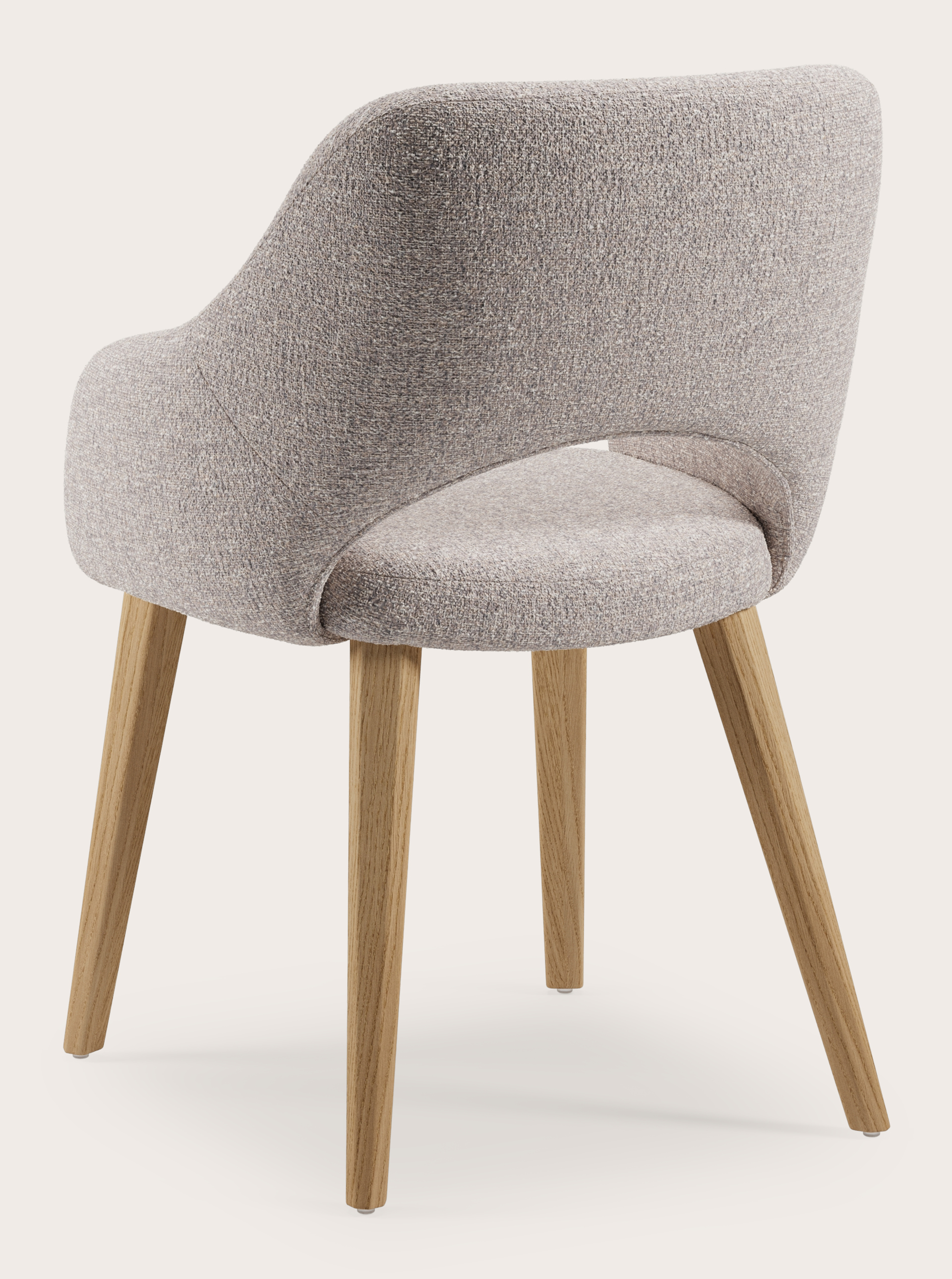 Fauteuil Gabrio en Stanza tissu Shell avec pied de chaise en chêne couleur naturelle