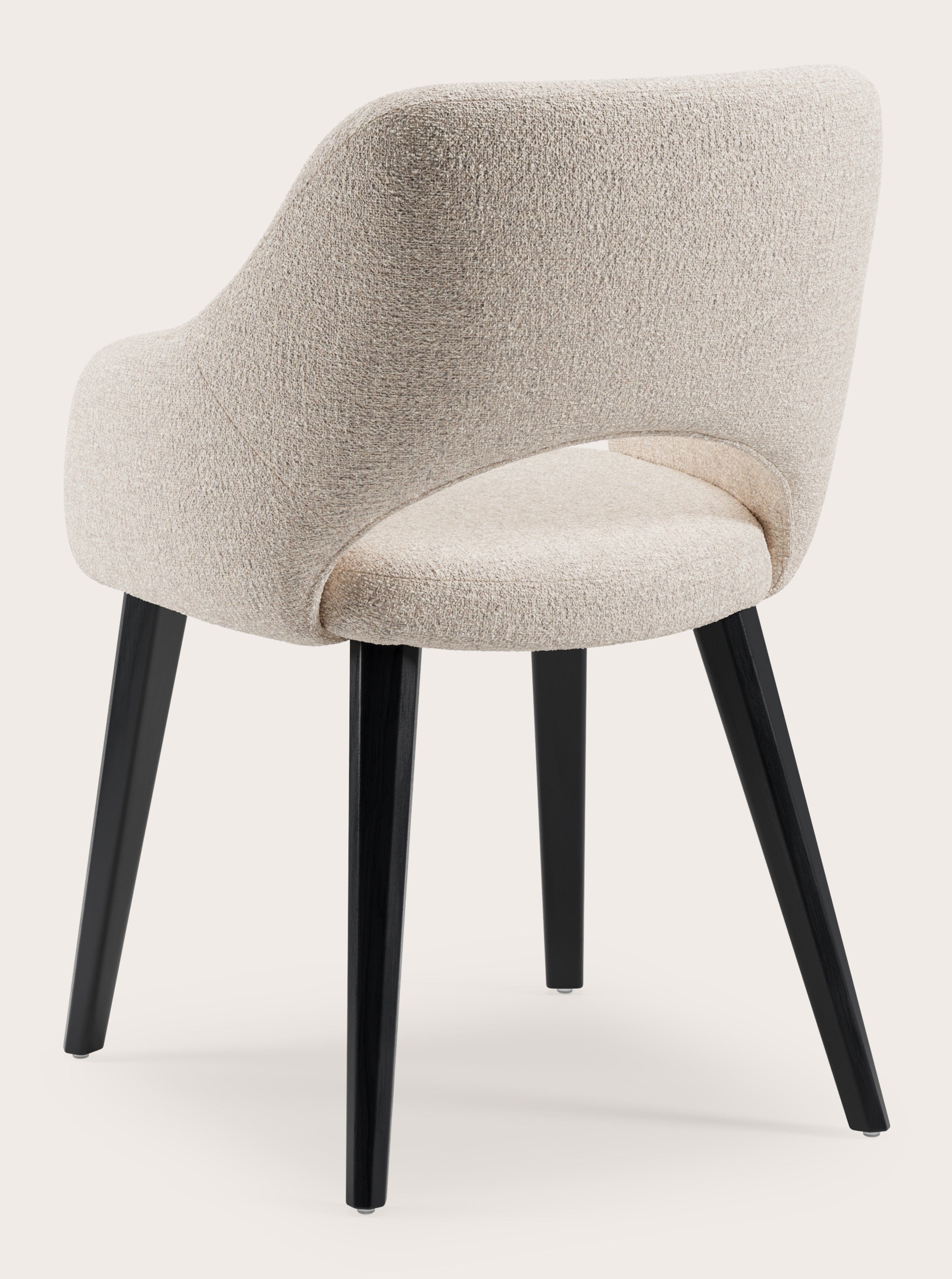 Fauteuil Gabrio en Stanza tissu Natural avec pied de chaise en chêne noir