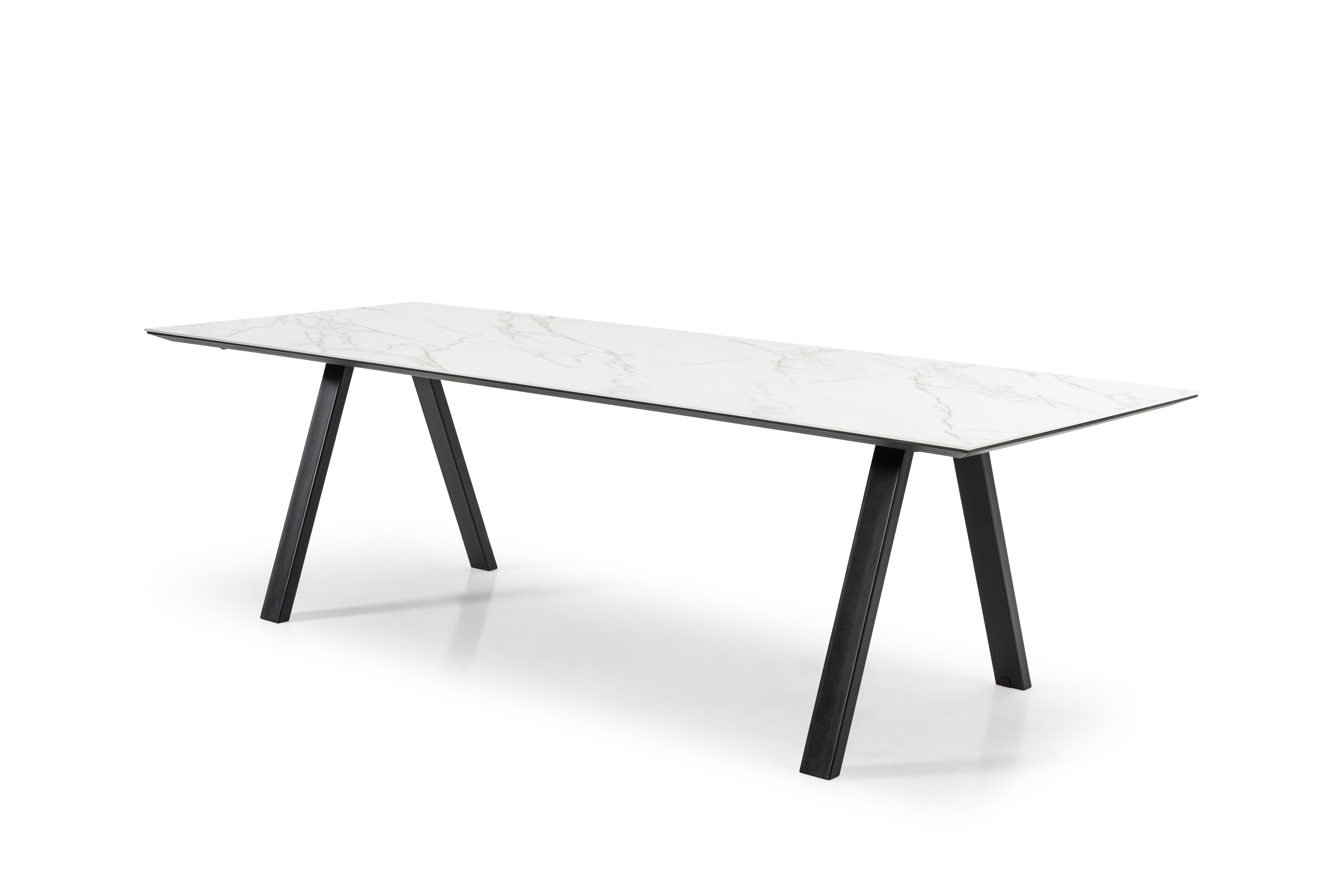 Eettafel Tiendo onderstel in zwart metaal met rechthoekig volkeramisch Ceramo blad in kleur Calacatta 220 x 100 x 77 cm