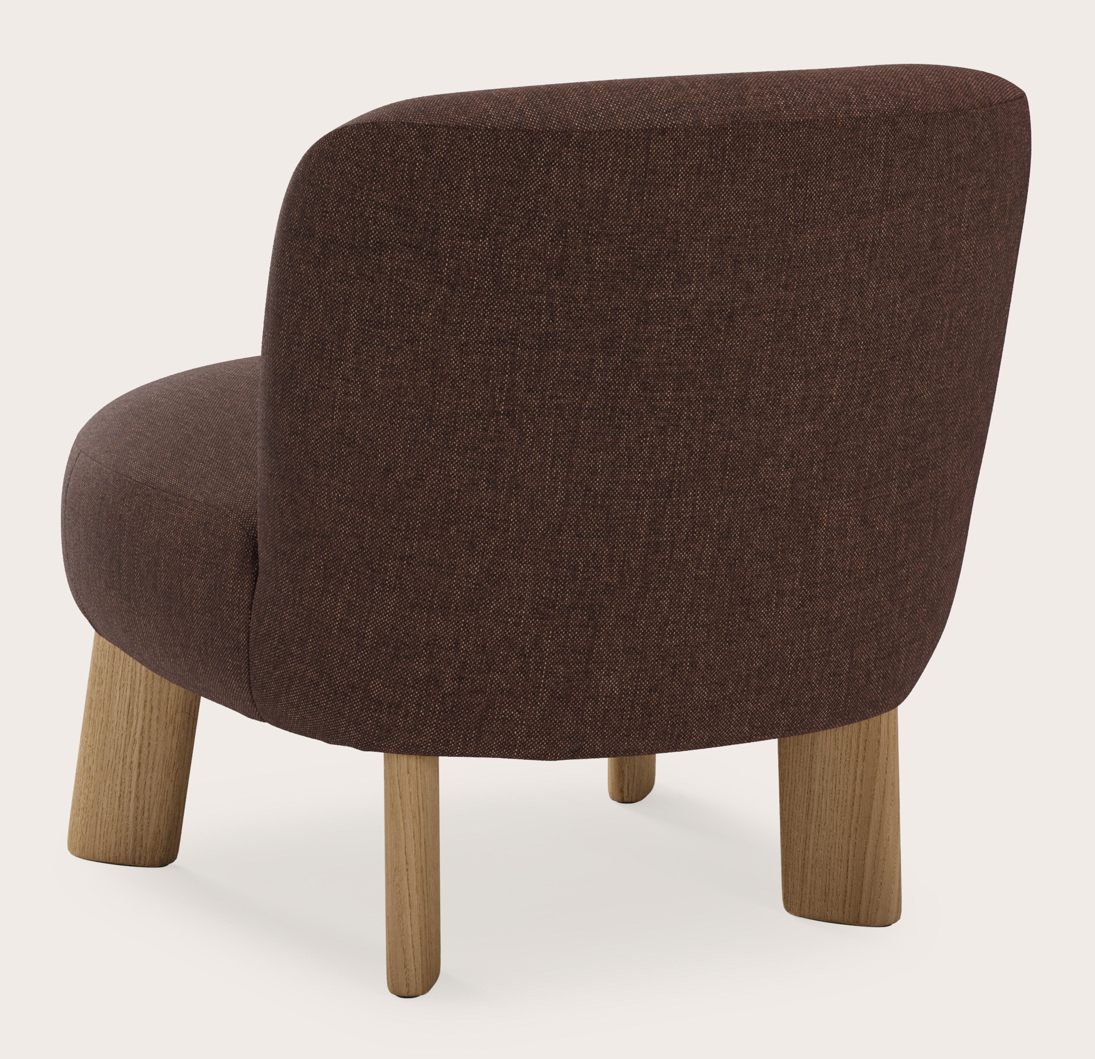 Fauteuil Arezzo en Sorella tissu Aubergine avec pied de chaise en chêne couleur naturelle