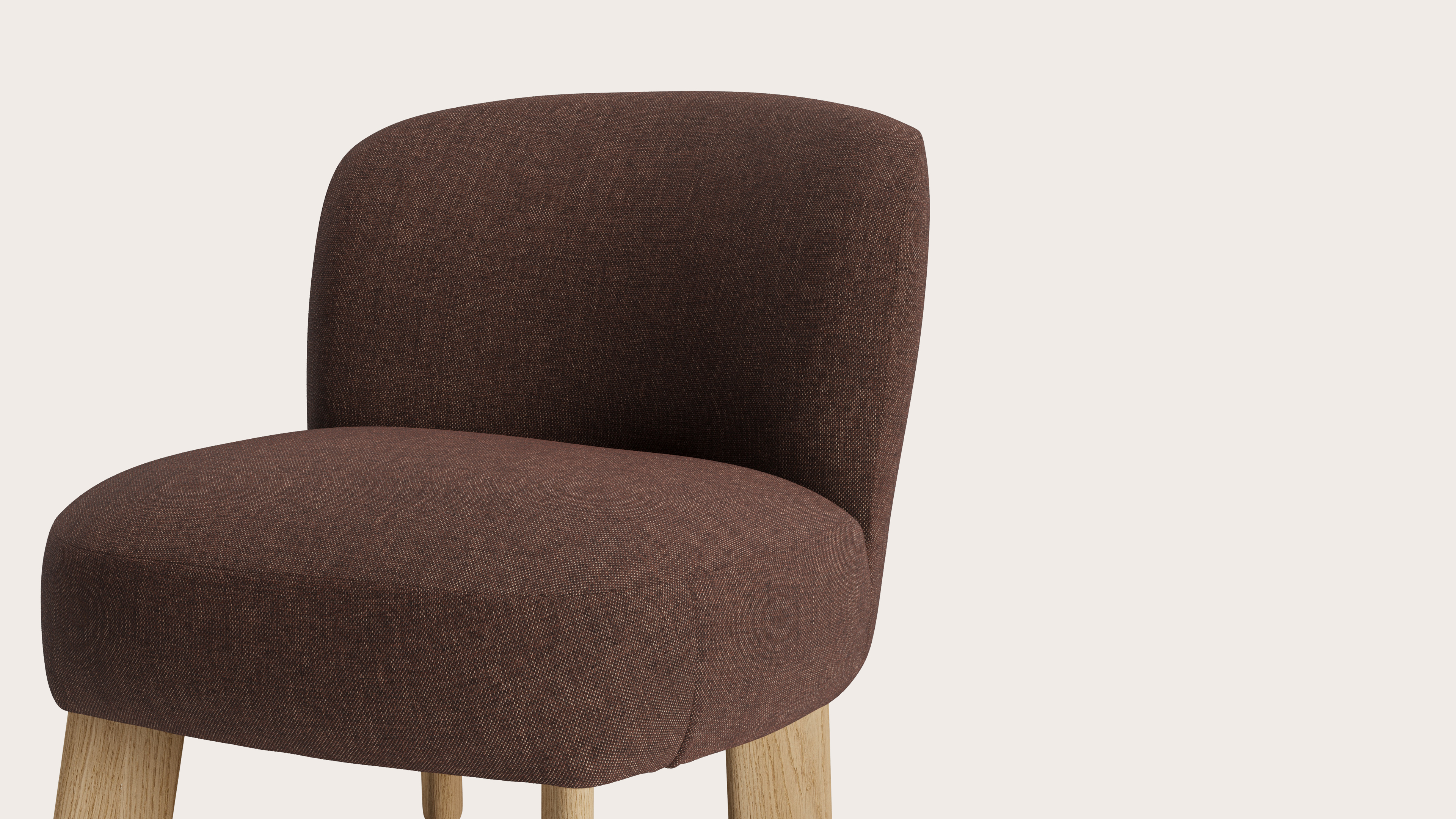 Fauteuil Arezzo en Sorella tissu Aubergine avec pied de chaise en chêne couleur naturelle