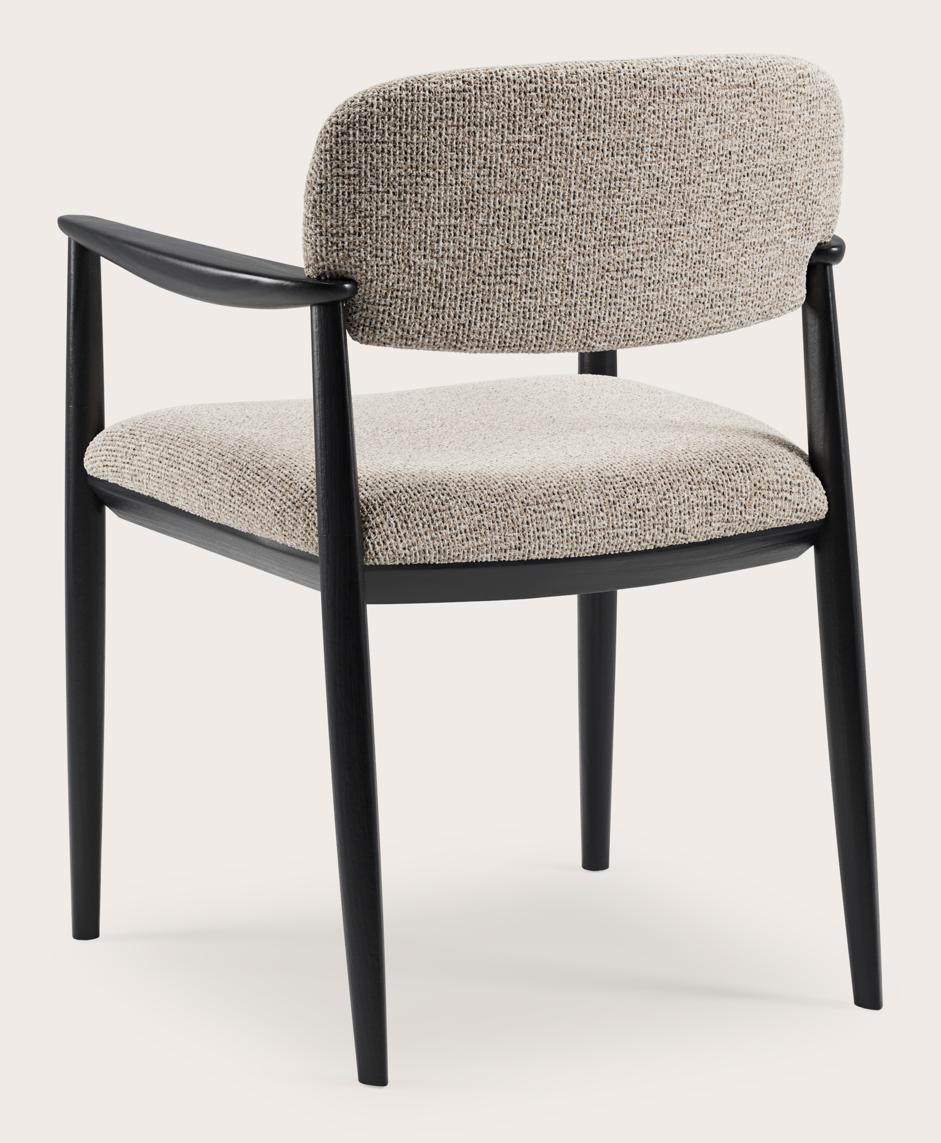 Levino armstoel in Fresco stof Natural met stoelpoot in zwarte eik