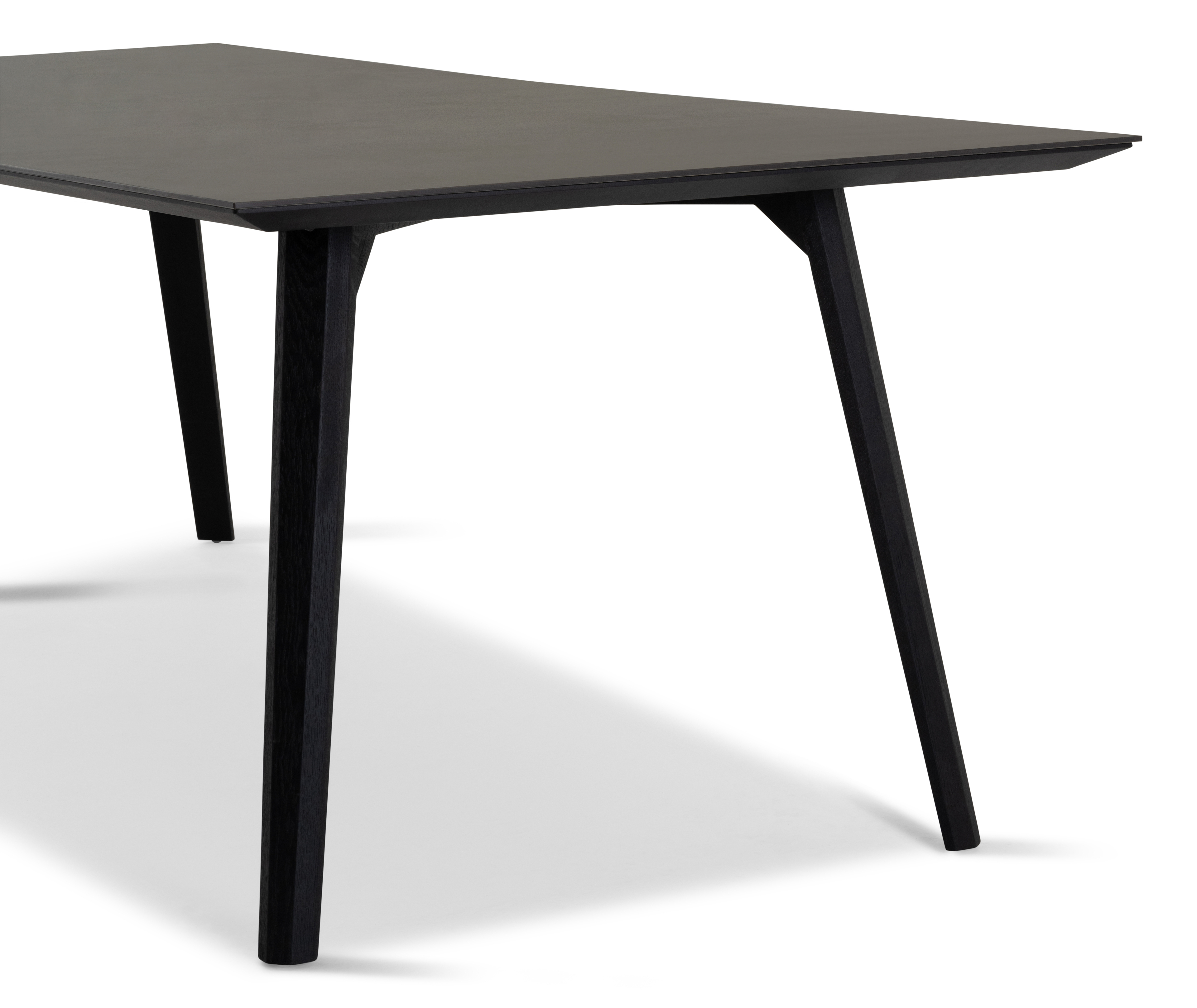 Eettafel Clino onderstel in zwarte eik met rechthoekig volkeramisch Ceramo blad in kleur Calatorao 220 x 100 x 77 cm