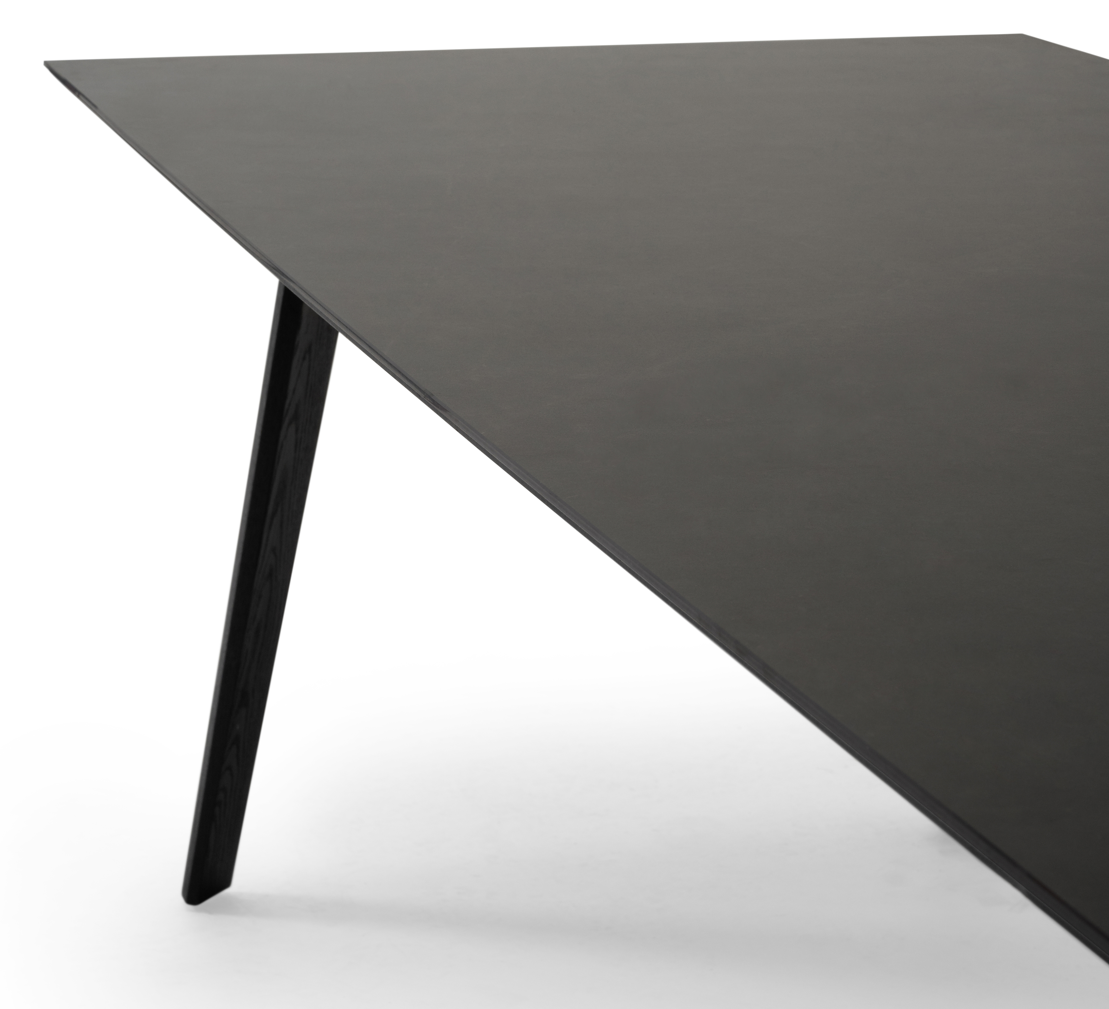 Eettafel Clino onderstel in zwarte eik met rechthoekig volkeramisch Ceramo blad in kleur Calatorao 220 x 100 x 77 cm