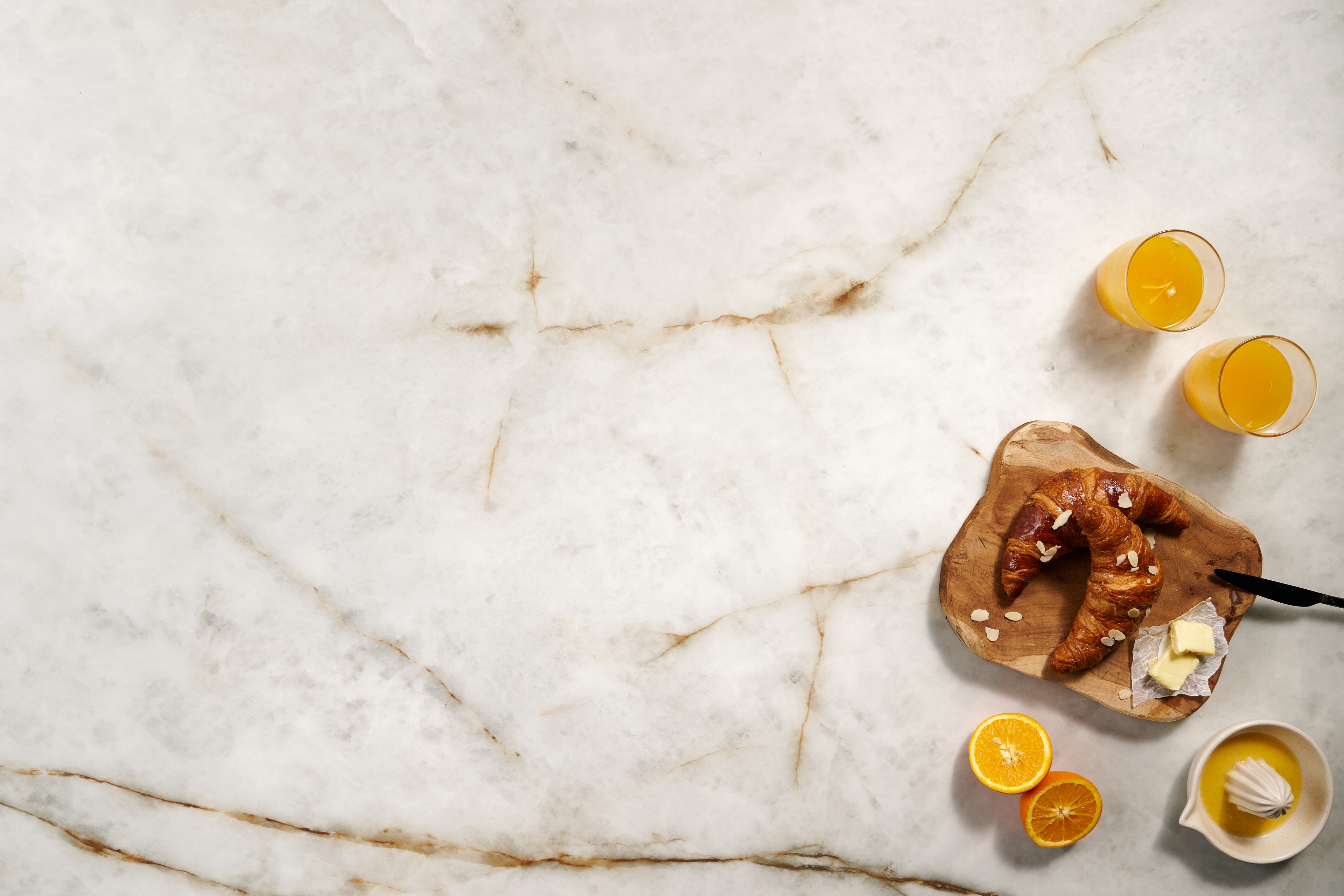 Salontafel Marzo onderstel zwart metaal met Ceramo blad keramiek in kleur Himalaya