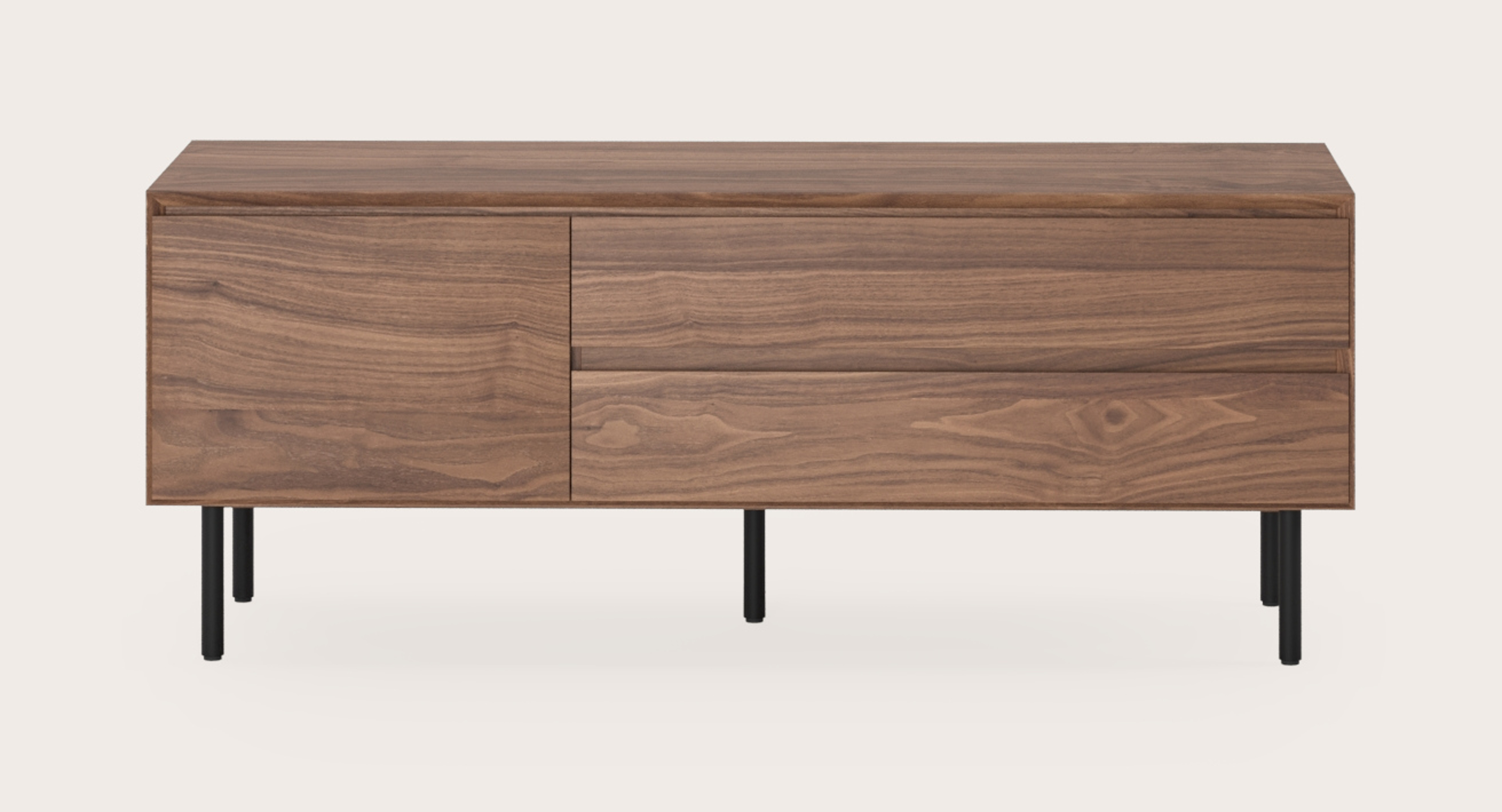 Arno tv-meubel in walnoot met ronde poten 130 x 45 cm